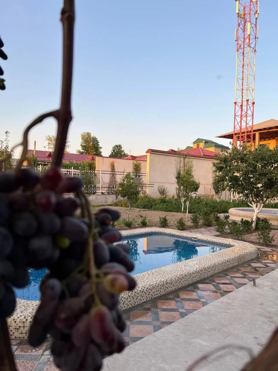 Swimming pool in Samarabonu Hotel