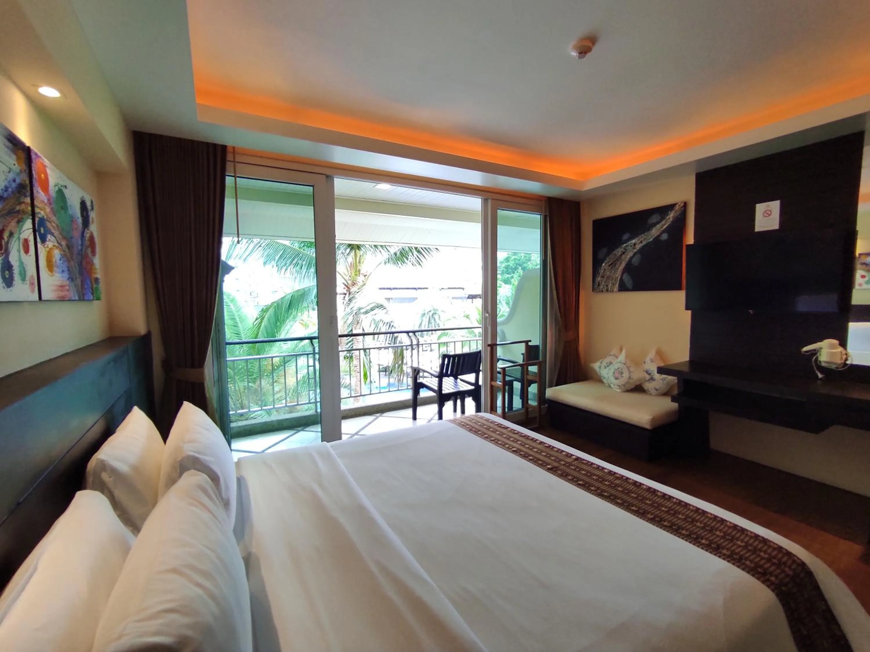 Bedroom, Bed in R-Mar Resort and Spa Patong, Phuket
