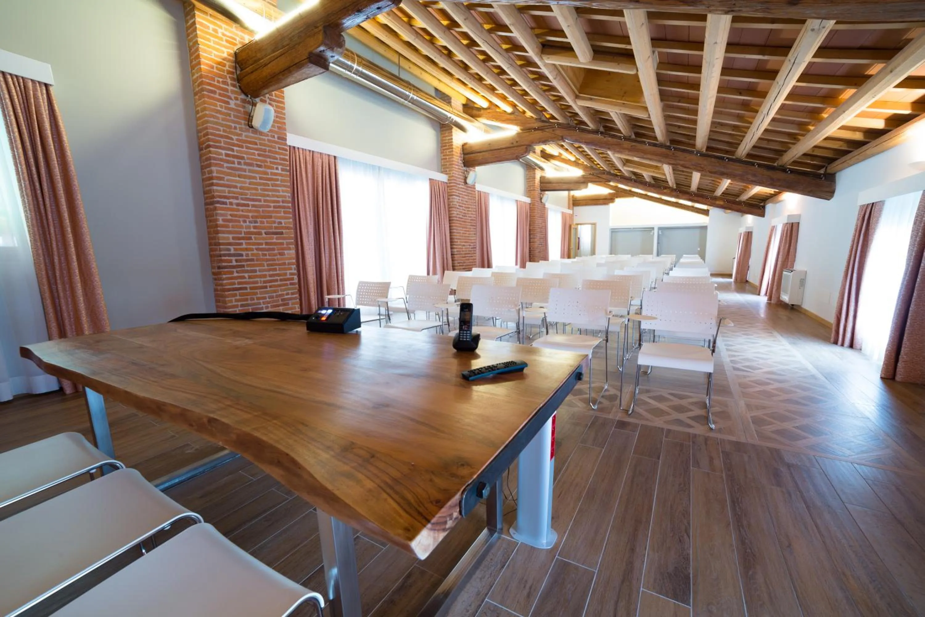 Business facilities in Fracanzana Hotel