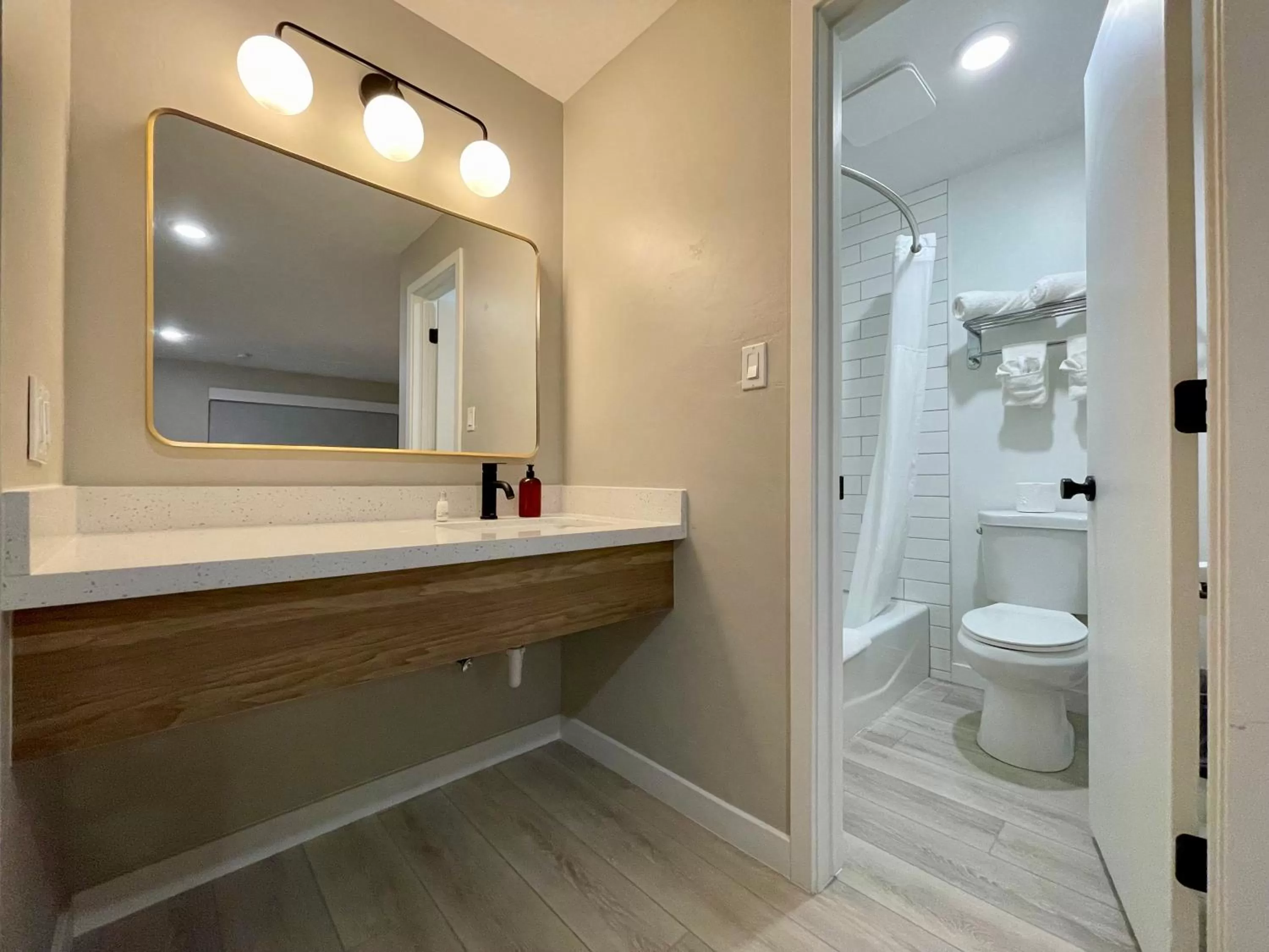 Shower in Arizona Sunset Inn & Suites