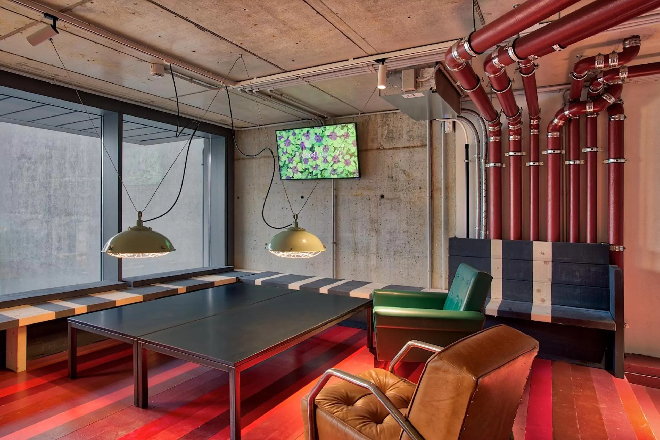 Communal lounge/ TV room in Anda Venice Hostel