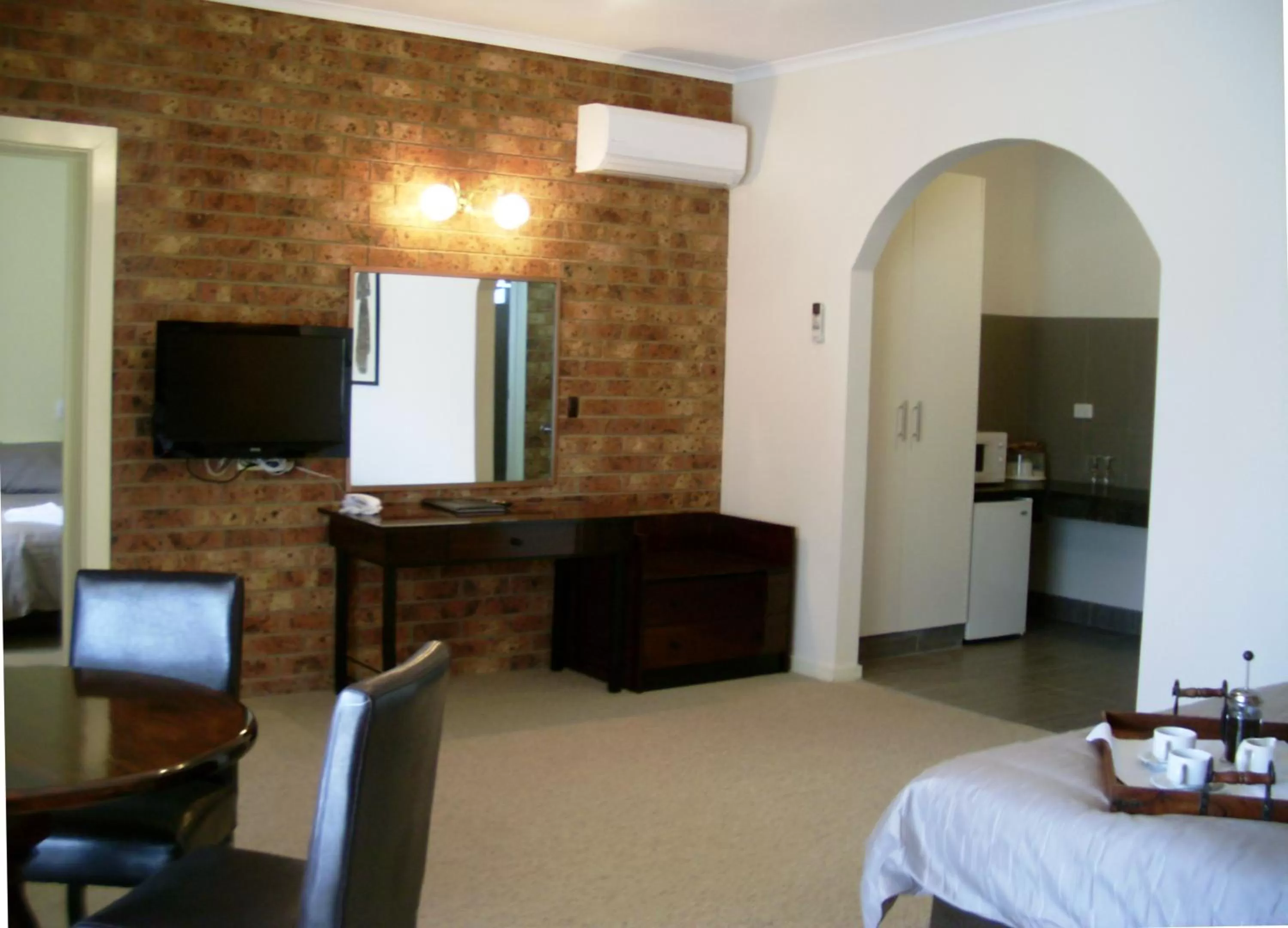 Photo of the whole room, Bed in Federation Motel Resort - Corowa