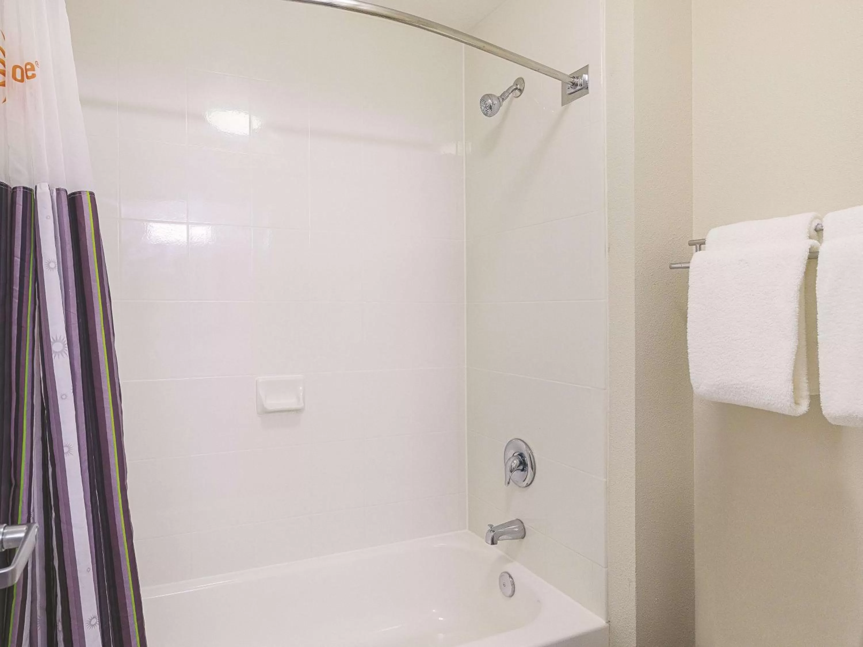 Photo of the whole room in La Quinta by Wyndham Austin Round Rock