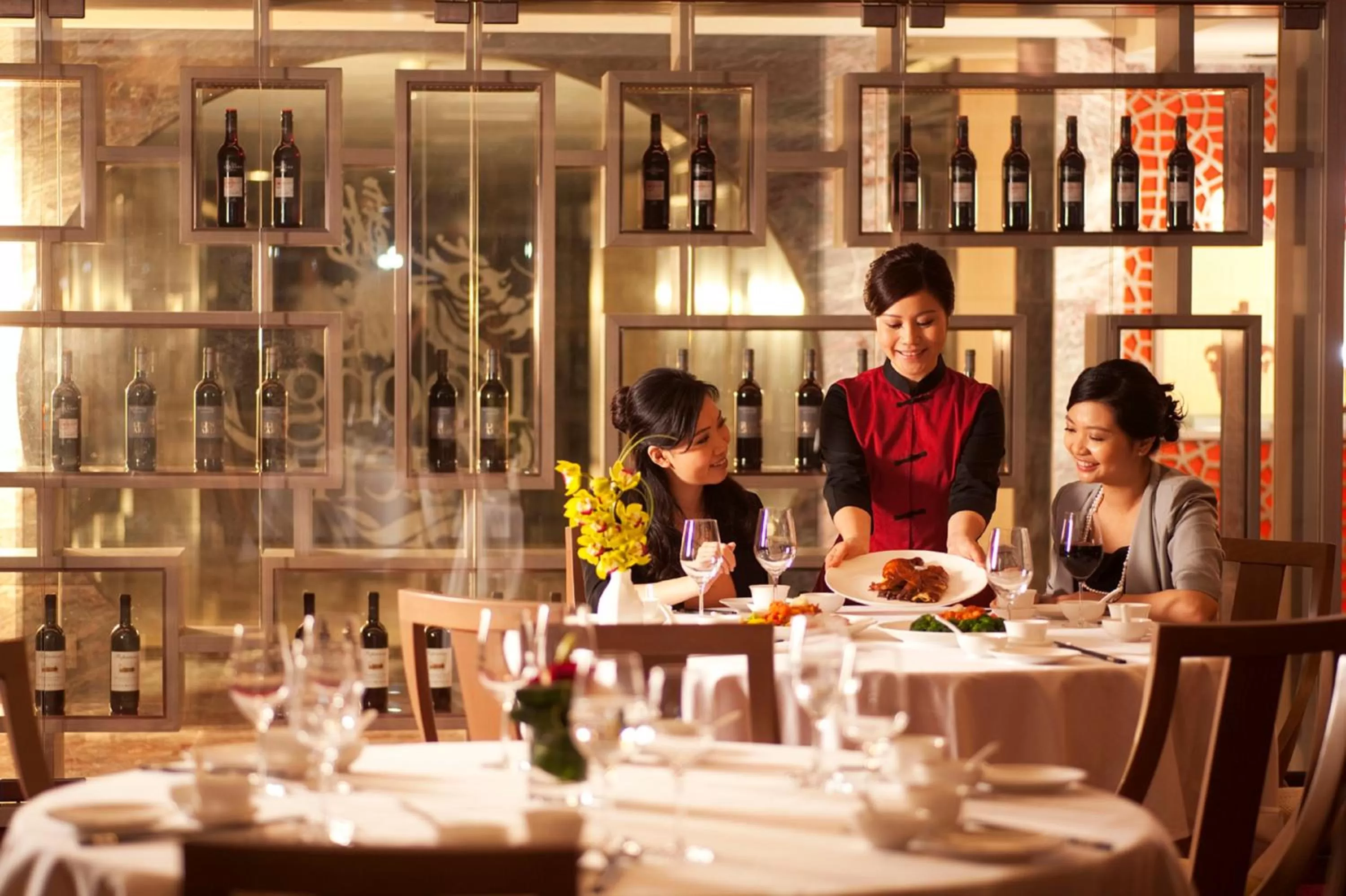 Restaurant/places to eat in Holiday Inn Golden Mile by IHG