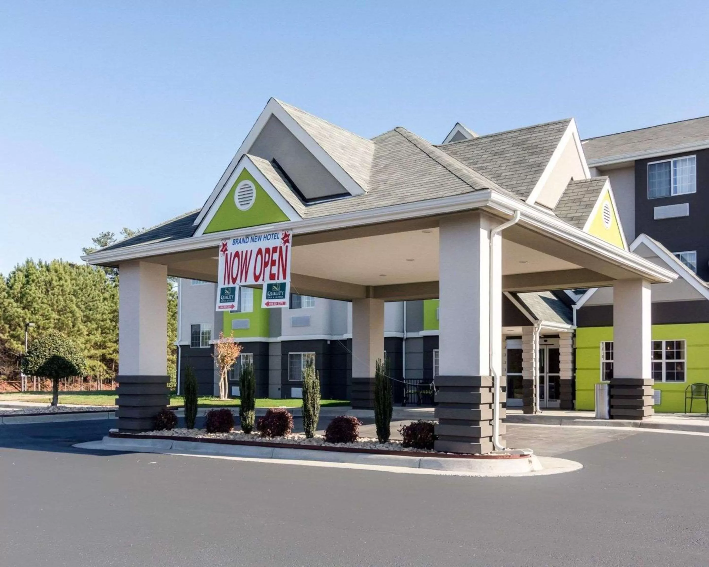 Property building in Quality Inn & Suites Ashland near Kings Dominion