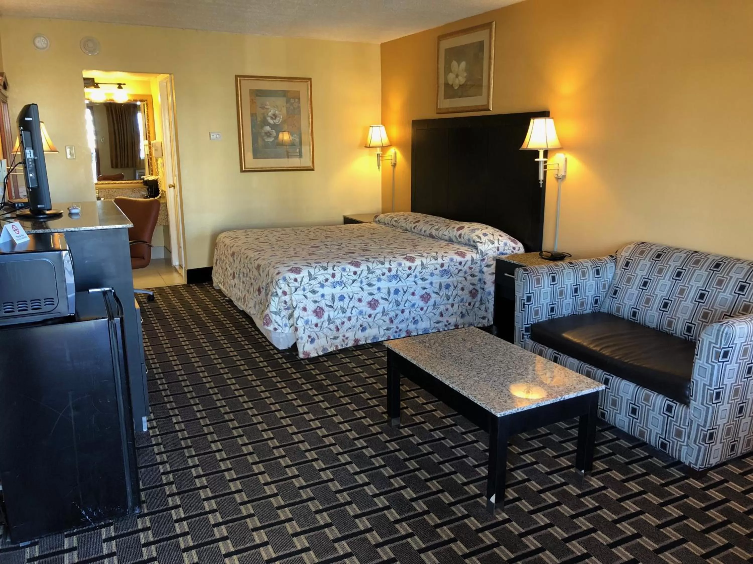 Photo of the whole room in Knights Inn Mount Laurel