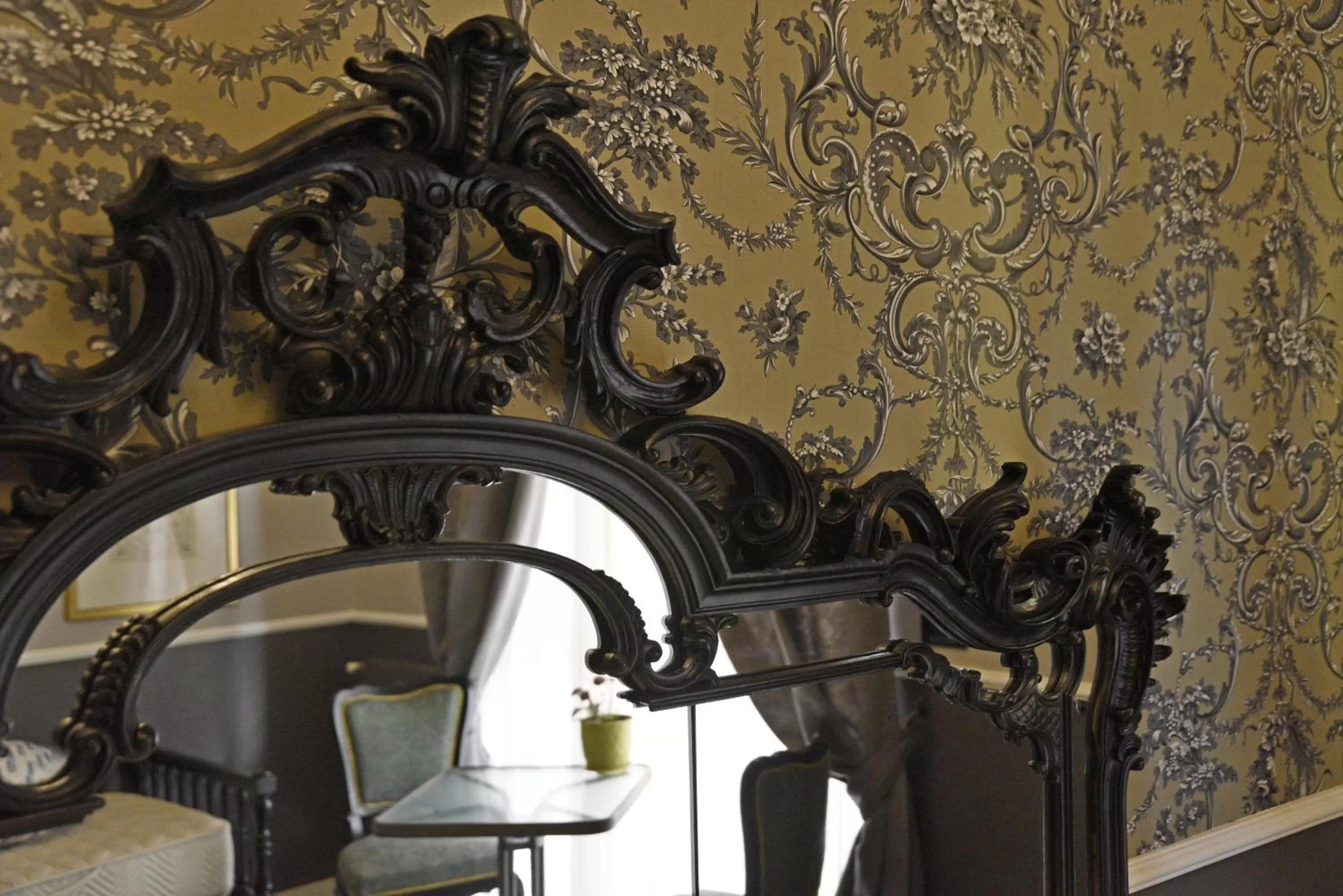 Bed in Barocco al centro