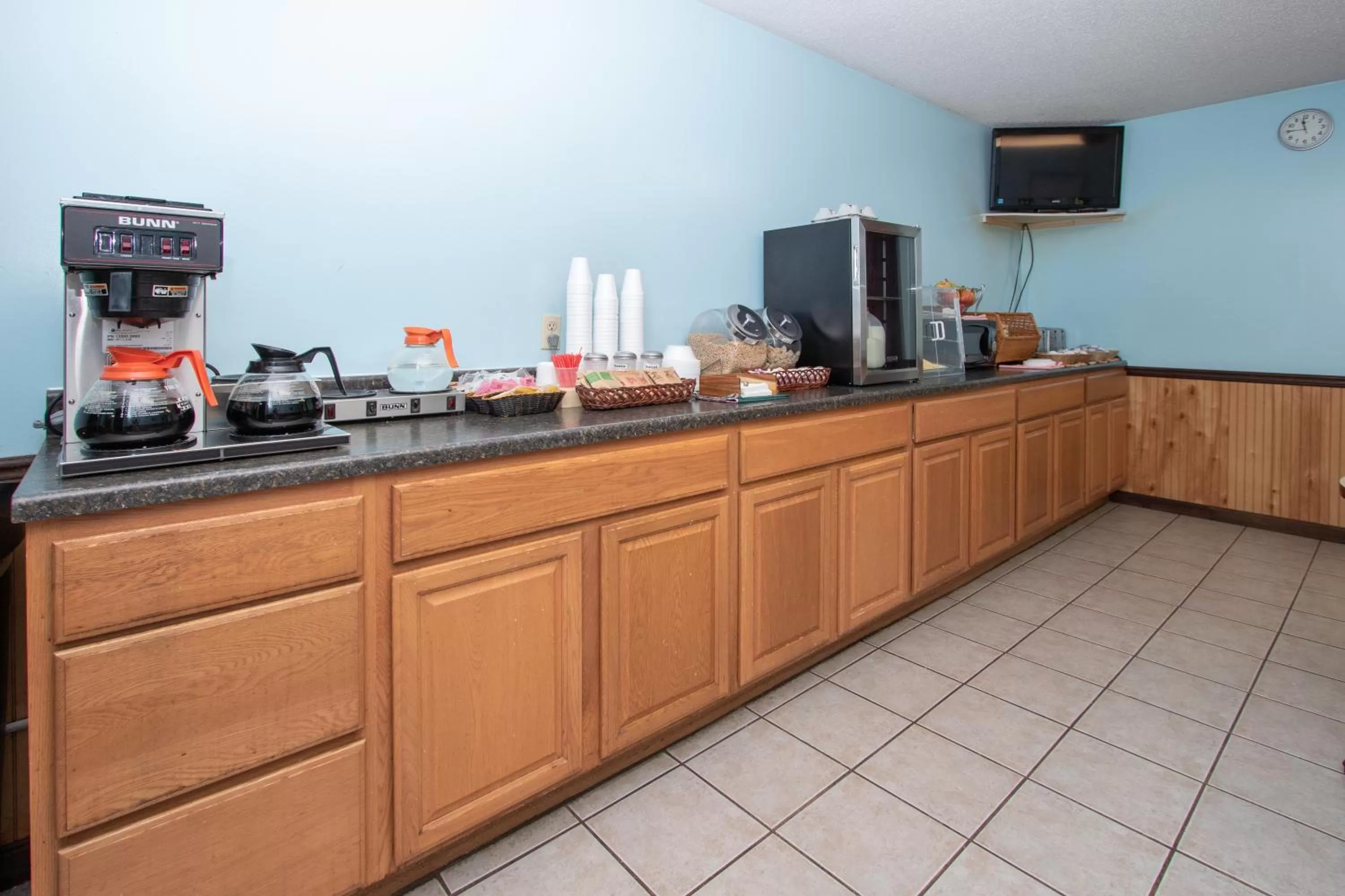 Continental breakfast in Eastbrook Inn