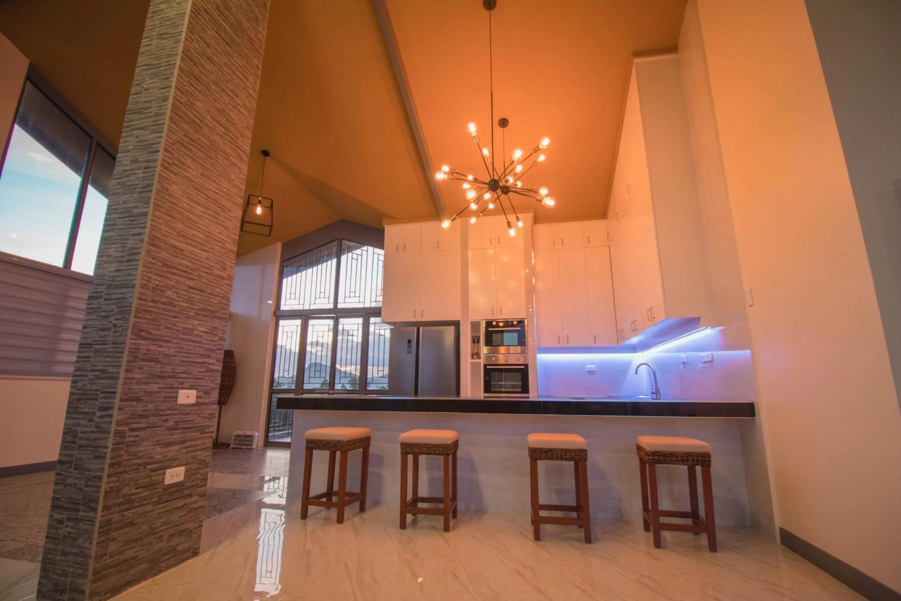 Restaurant/places to eat in Bella Villa Coron