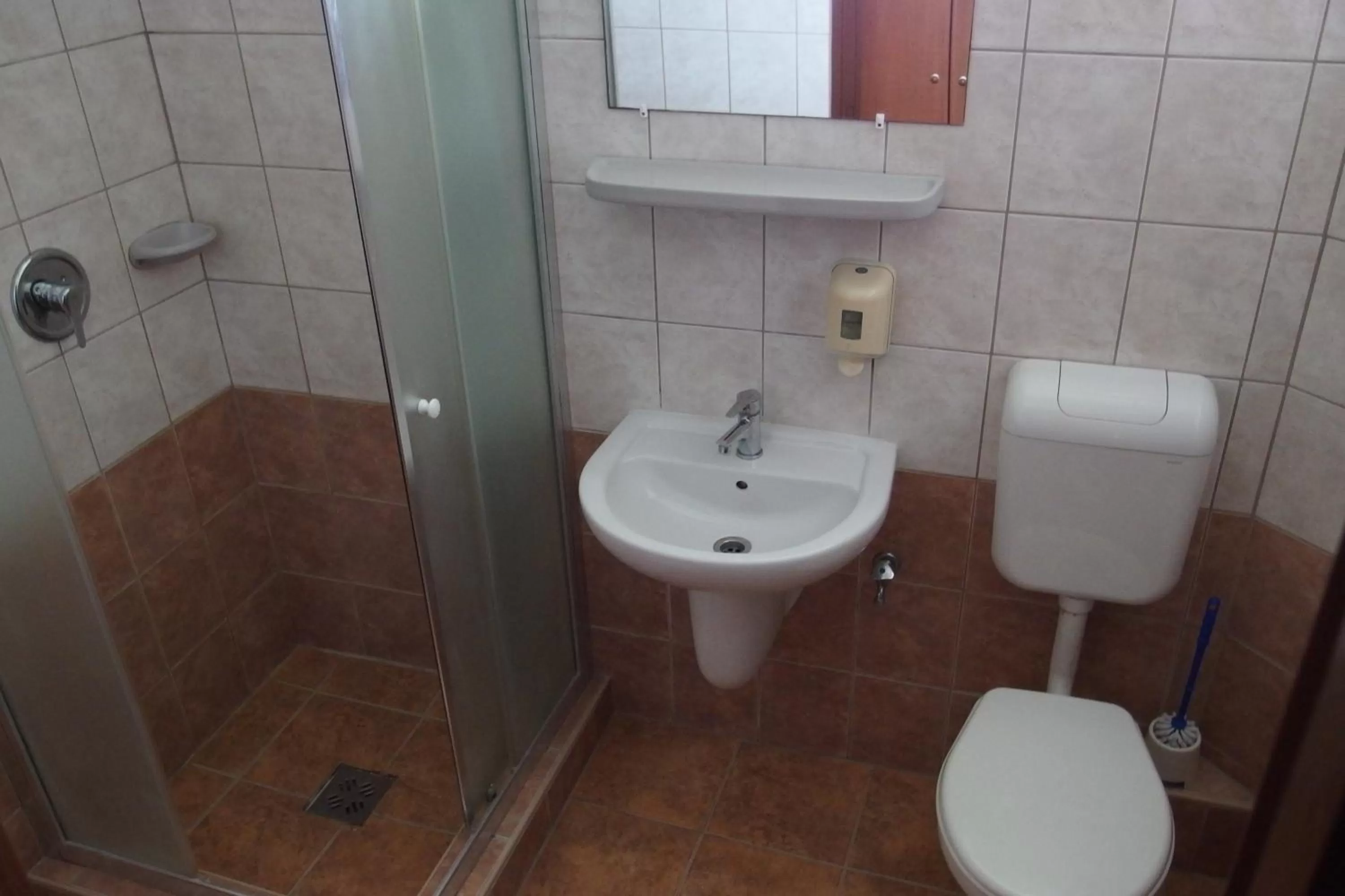 Bathroom in Romantik Étterem - Panzió