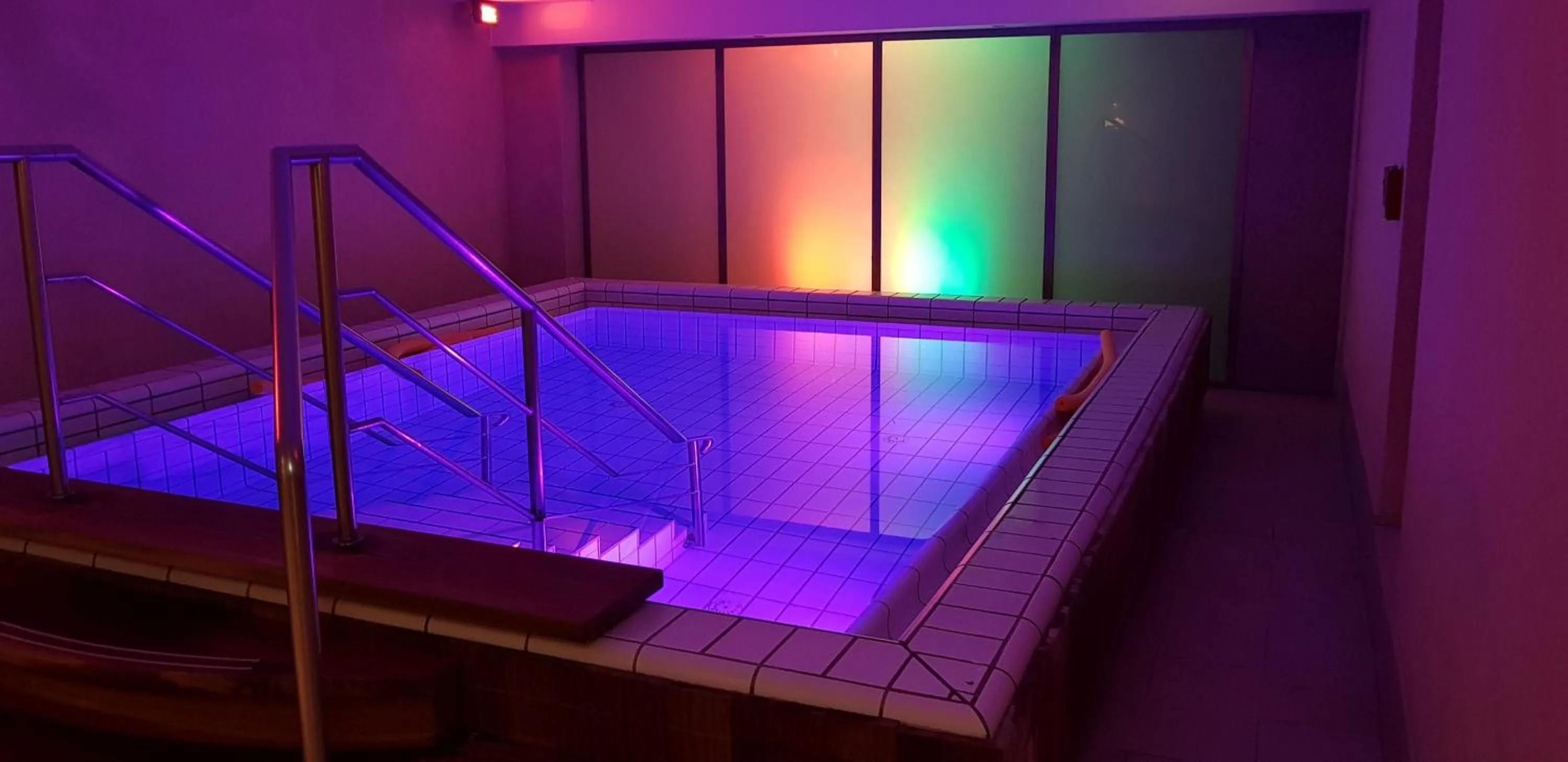 Swimming pool in Hotel Sonnengut Wellness - Therme - Spa
