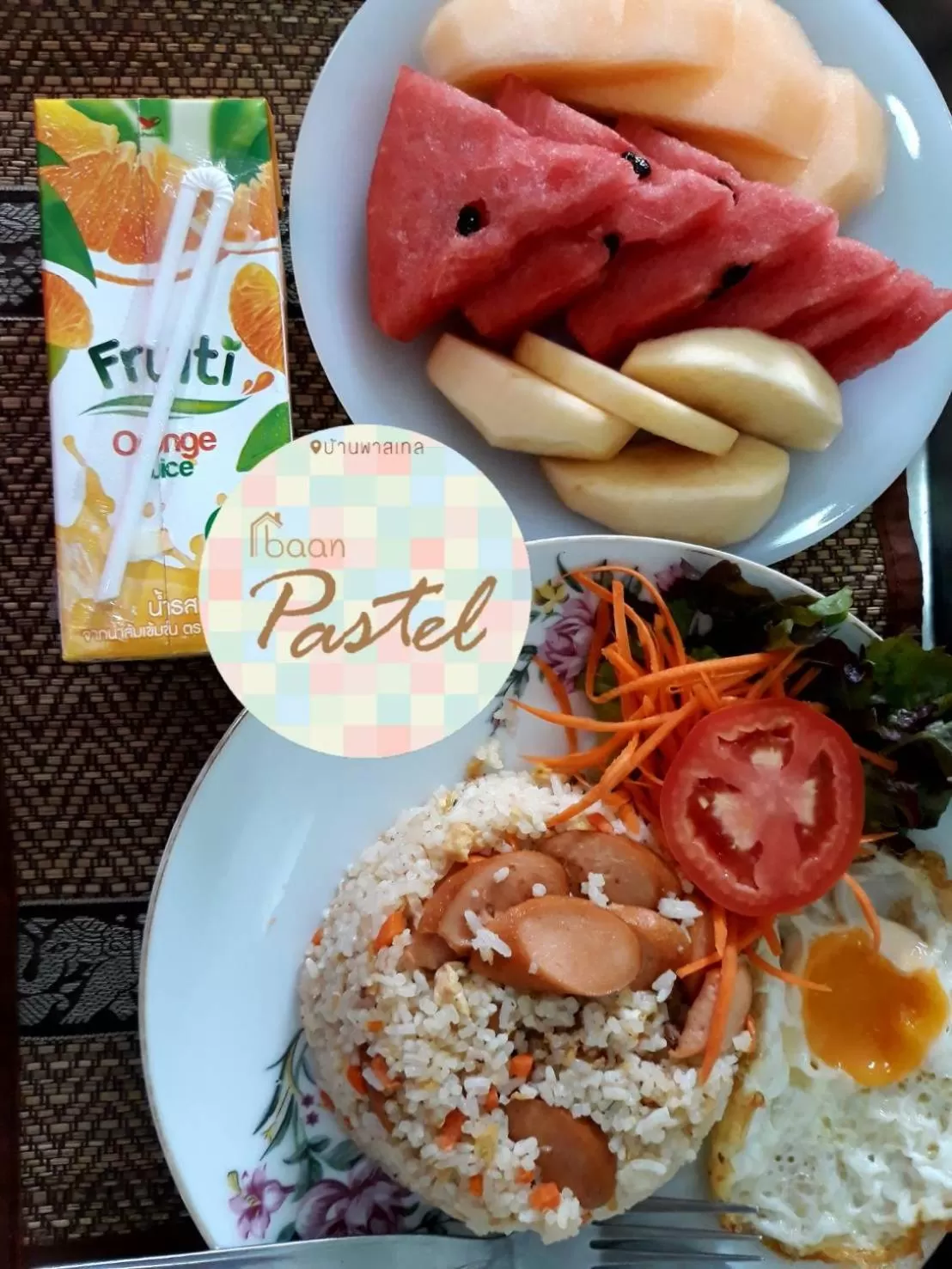 Food and drinks in Noble Baan Pastel