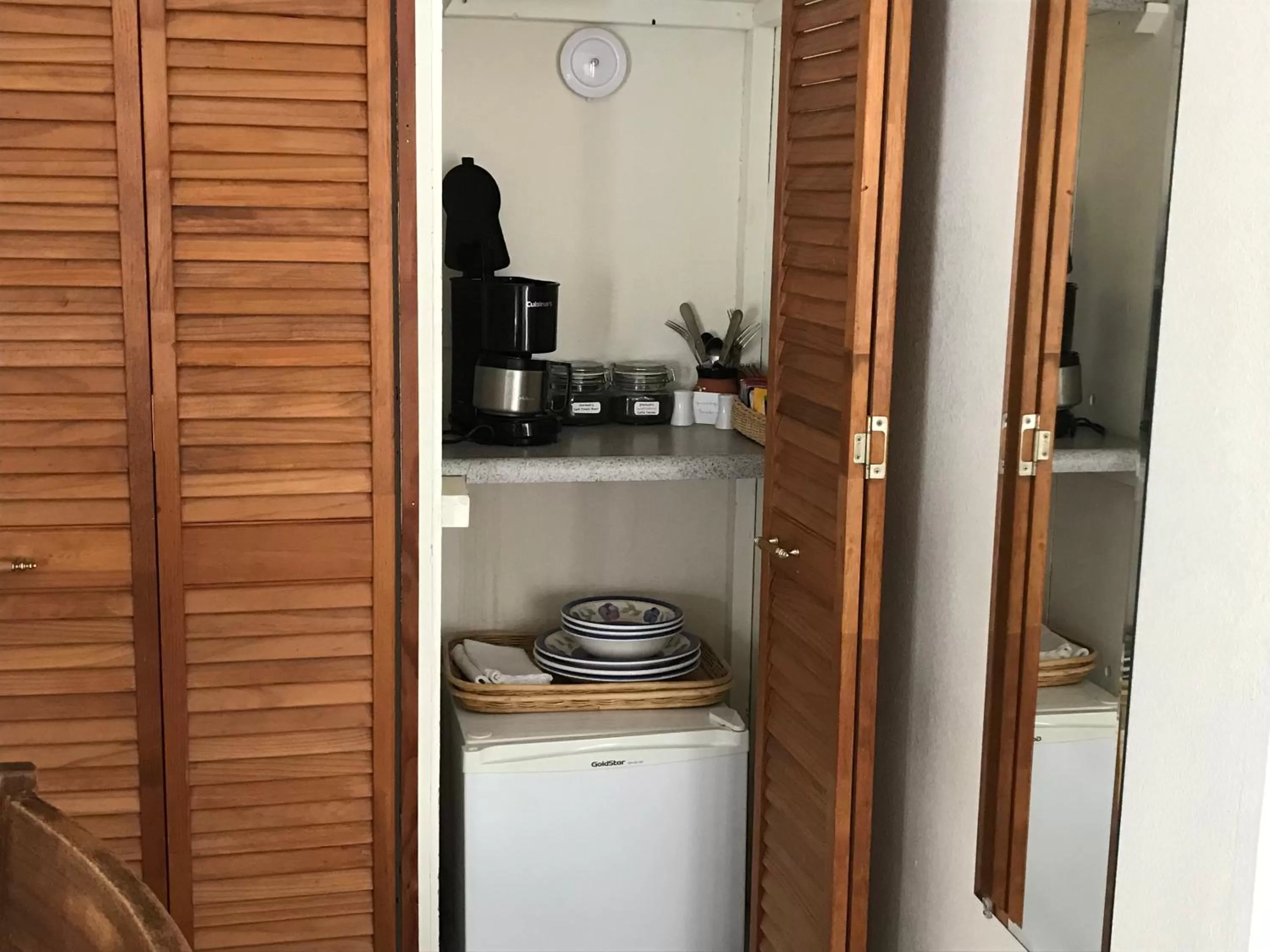 Triple Room with Shower in Backyard Garden Oasis