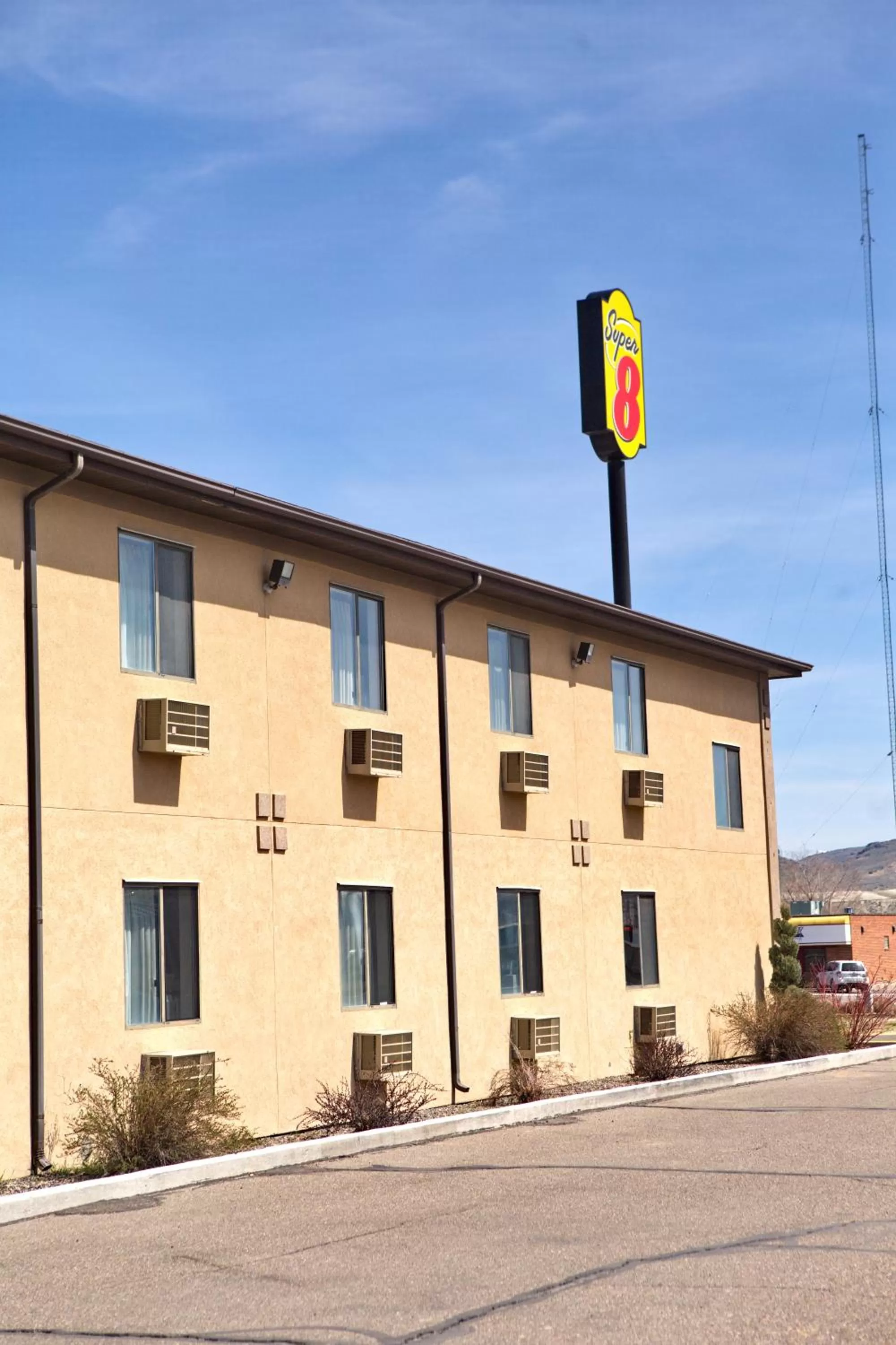 Facade/entrance in Super 8 by Wyndham Elko