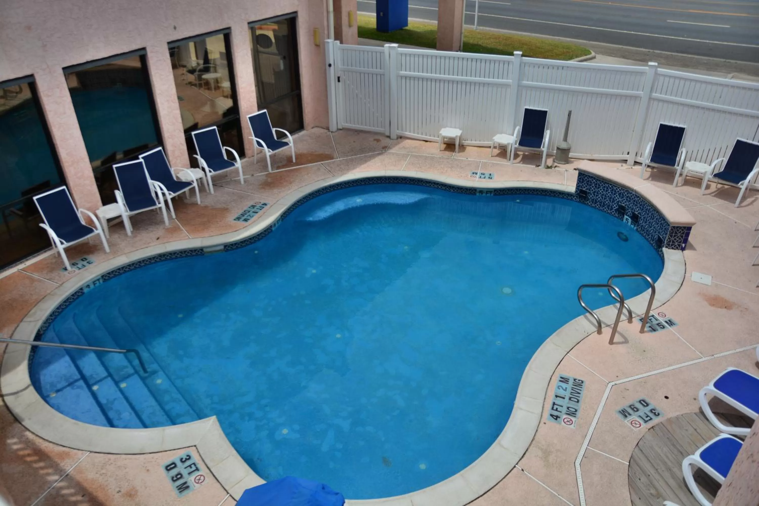 Swimming pool in Flamingo Inn