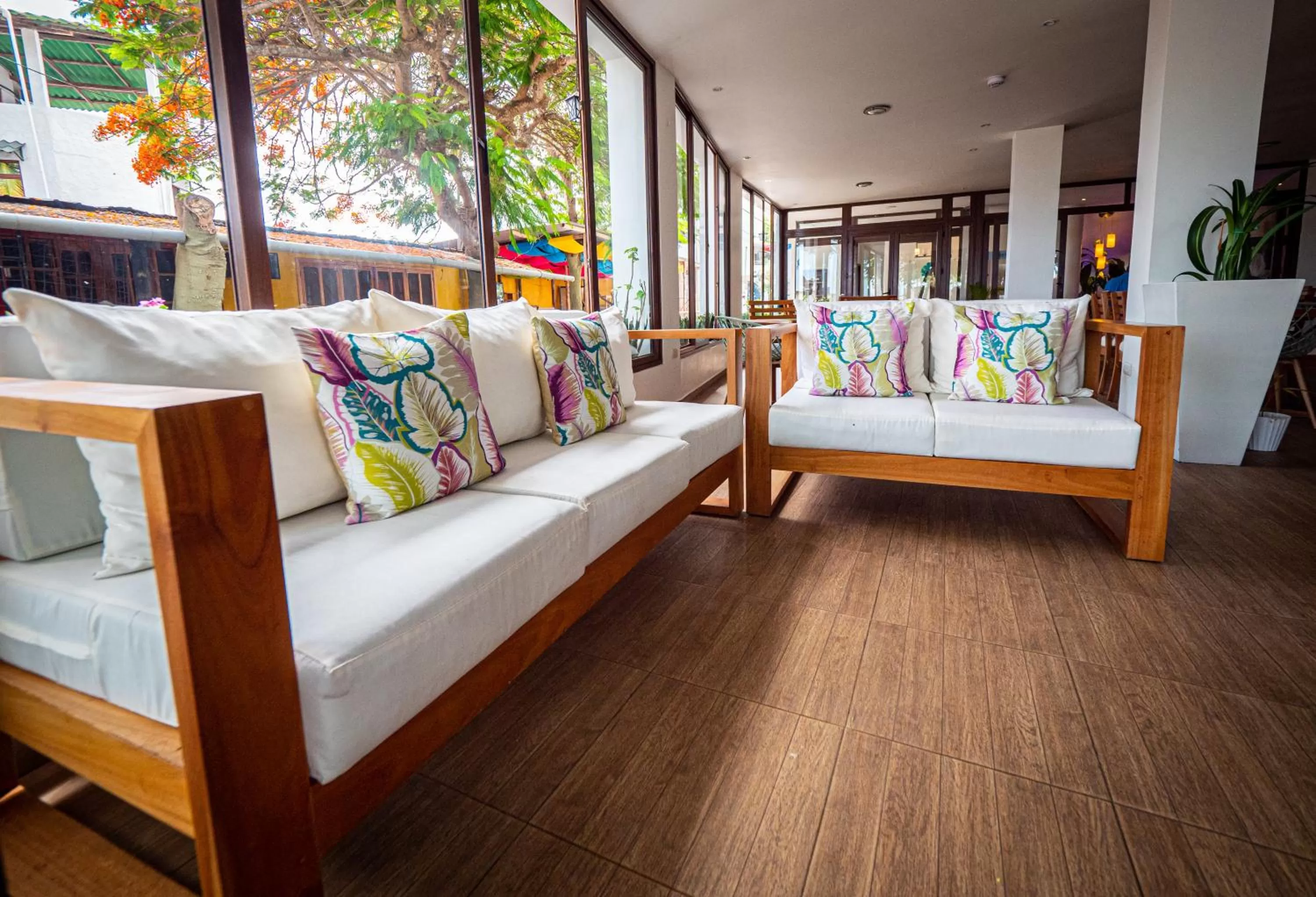 Restaurant/places to eat, Seating Area in Hotel La Isla