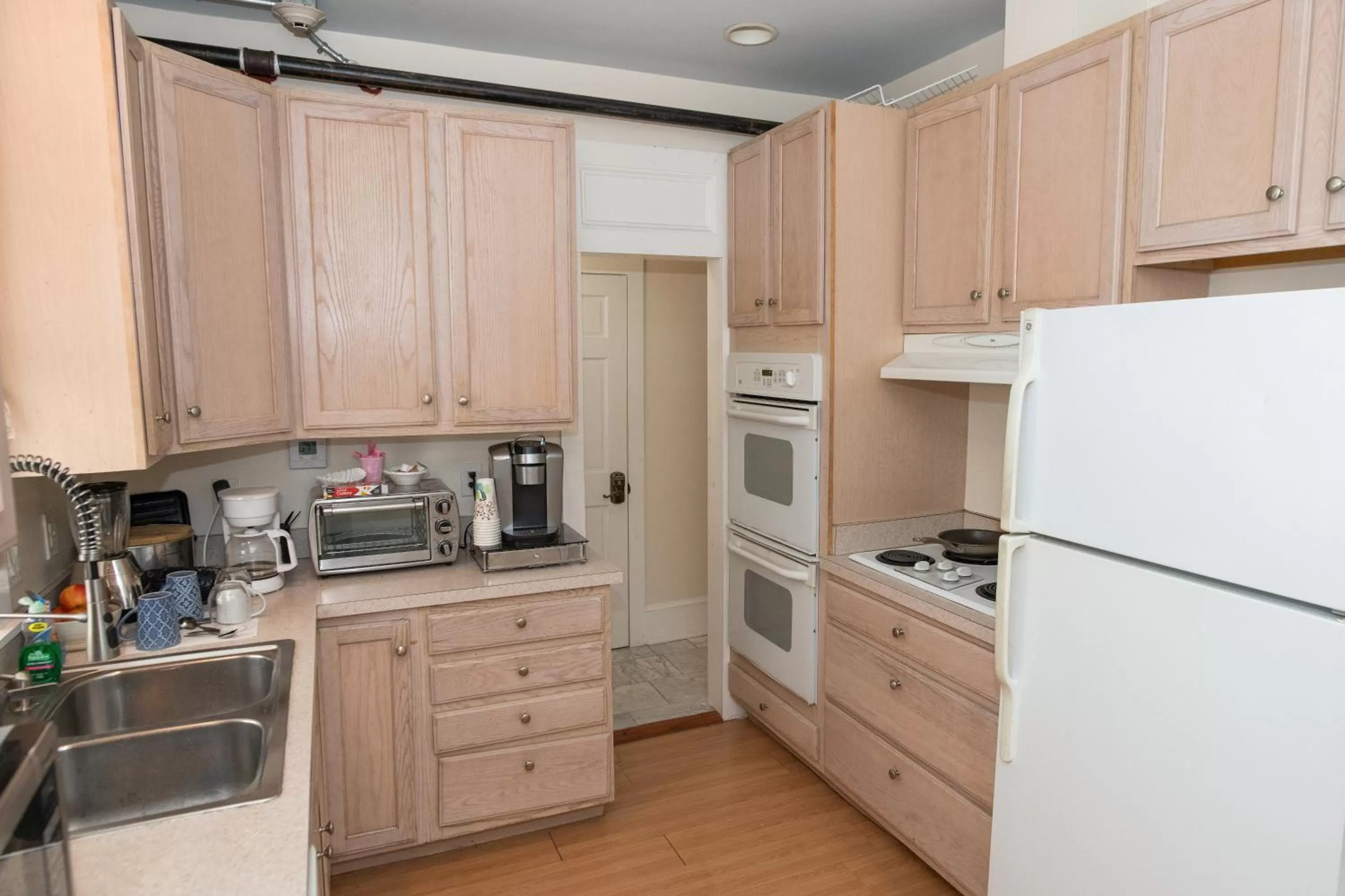 Kitchen or kitchenette in The Esplanade Guesthouse Mansion
