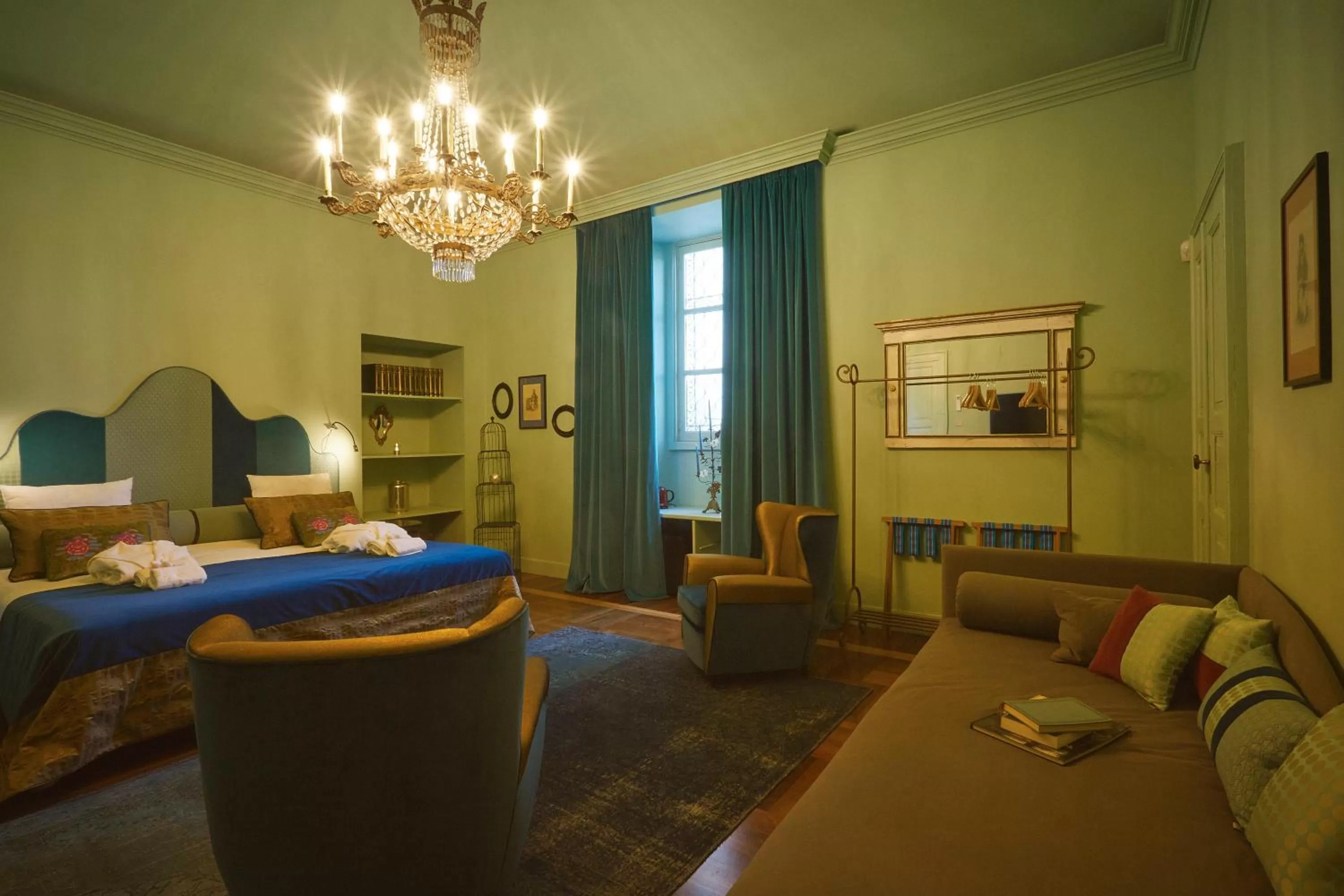 Seating Area in Look To