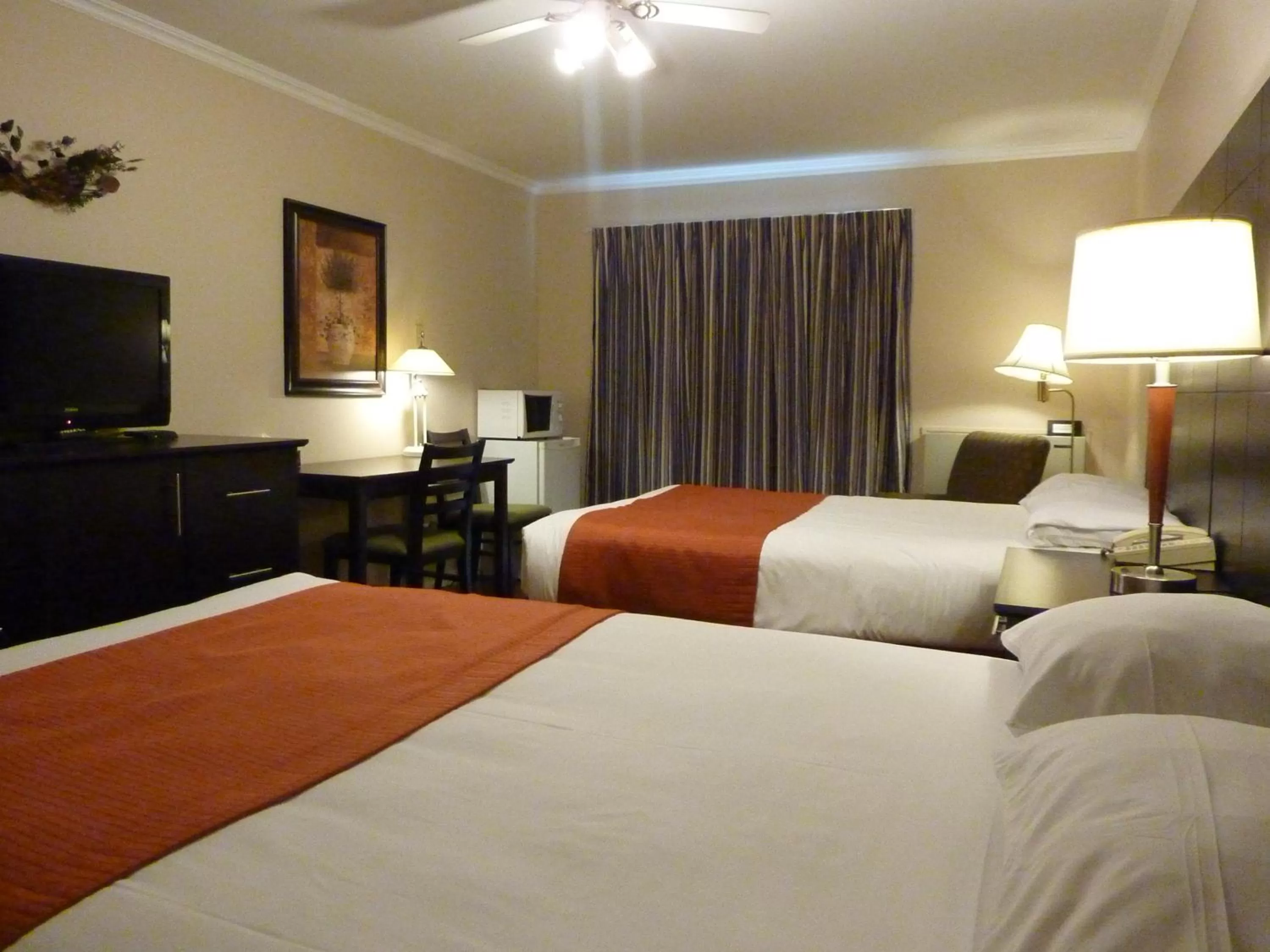 Bed in Motel Becancour