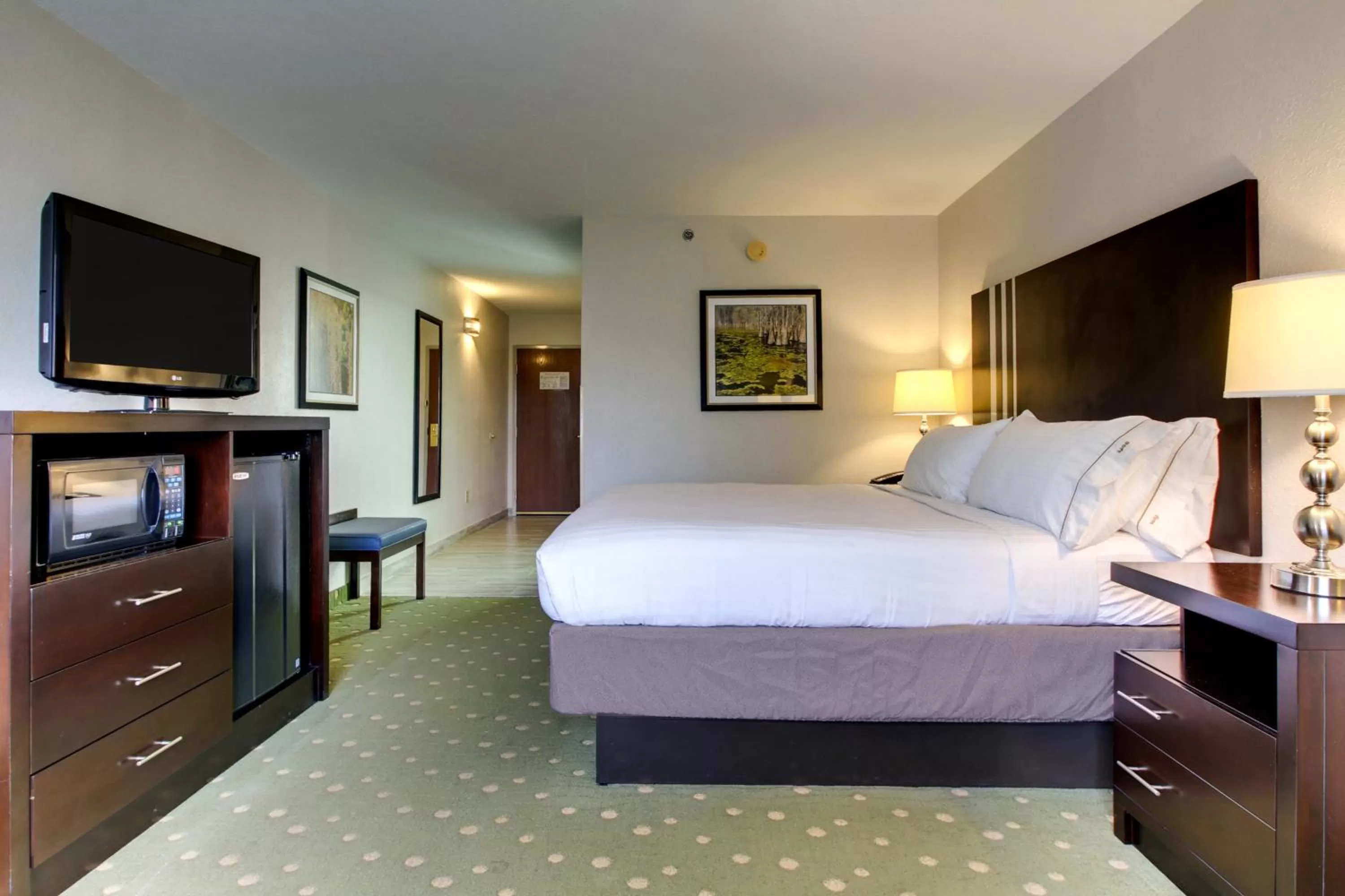 Photo of the whole room, Bed in Holiday Inn Express Hotel & Suites Live Oak by IHG