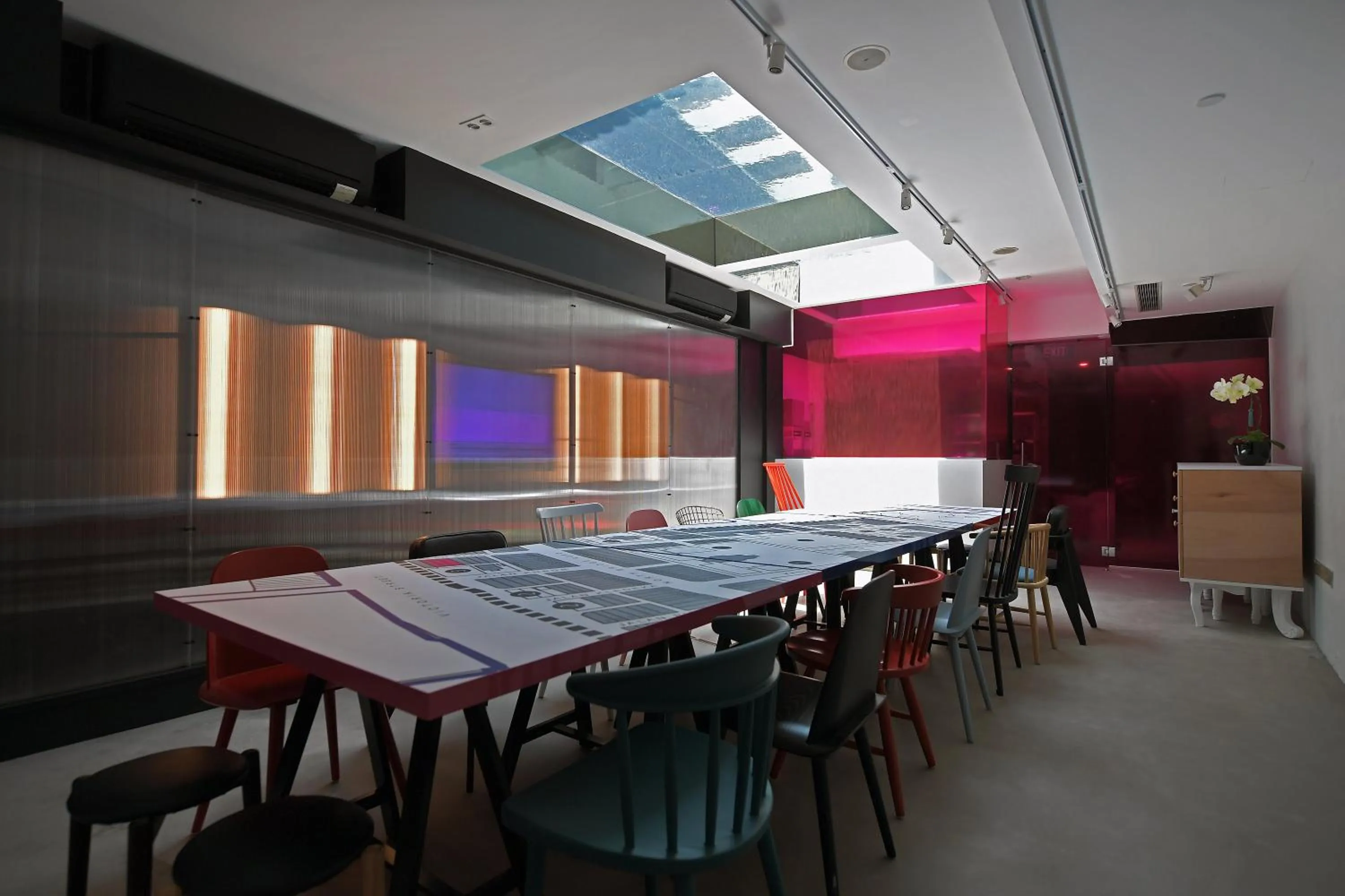 Restaurant/places to eat in Hi Hotel