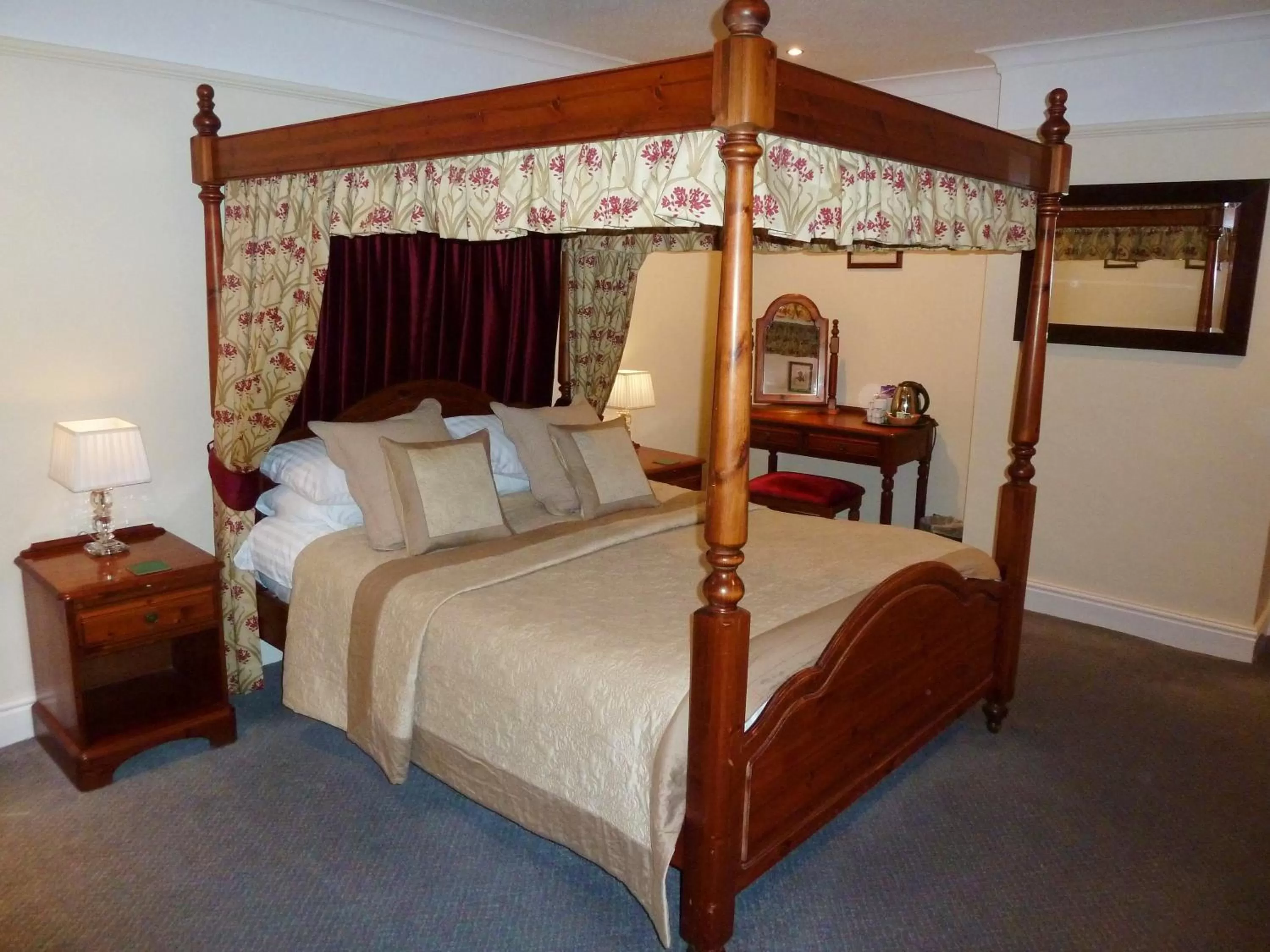 Bedroom, Bed in Blacksmiths Arms Inn