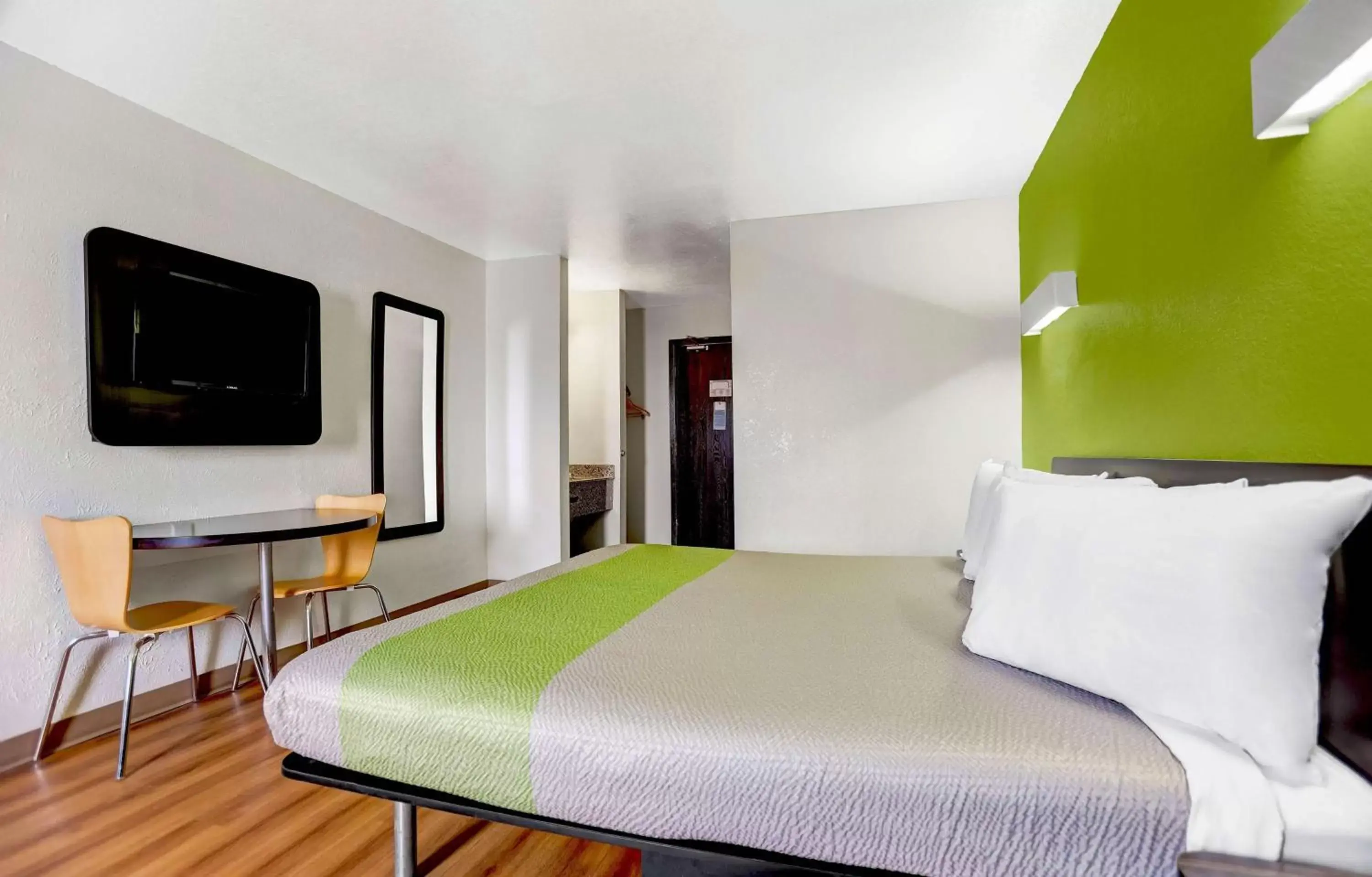 Deluxe King Room - Non-Smoking in Motel 6-Moriarty, NM Deluxe King Room - Non-Smoking in Motel 6-Moriarty, NM