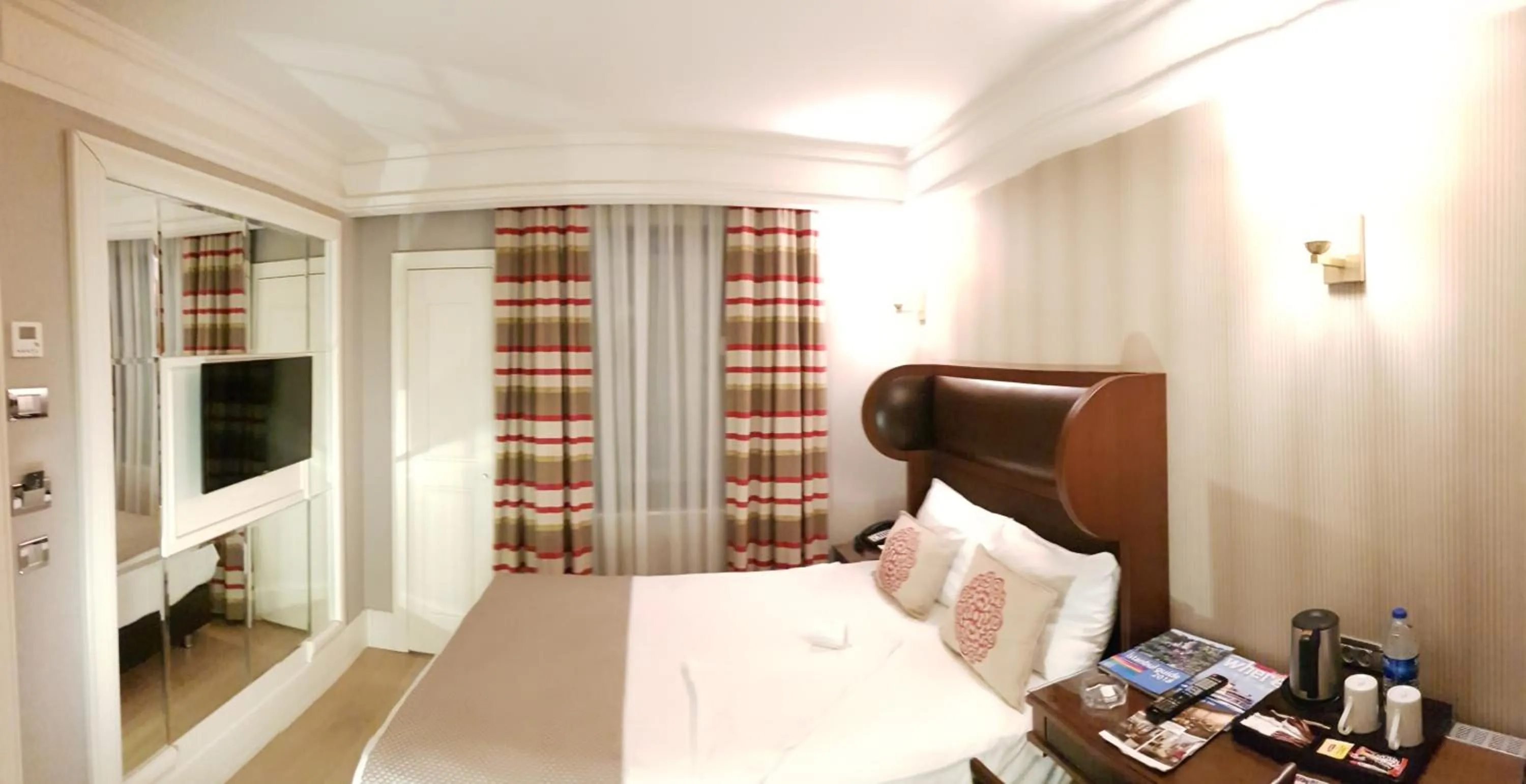 Photo of the whole room, Bed in Titanic Comfort Sisli