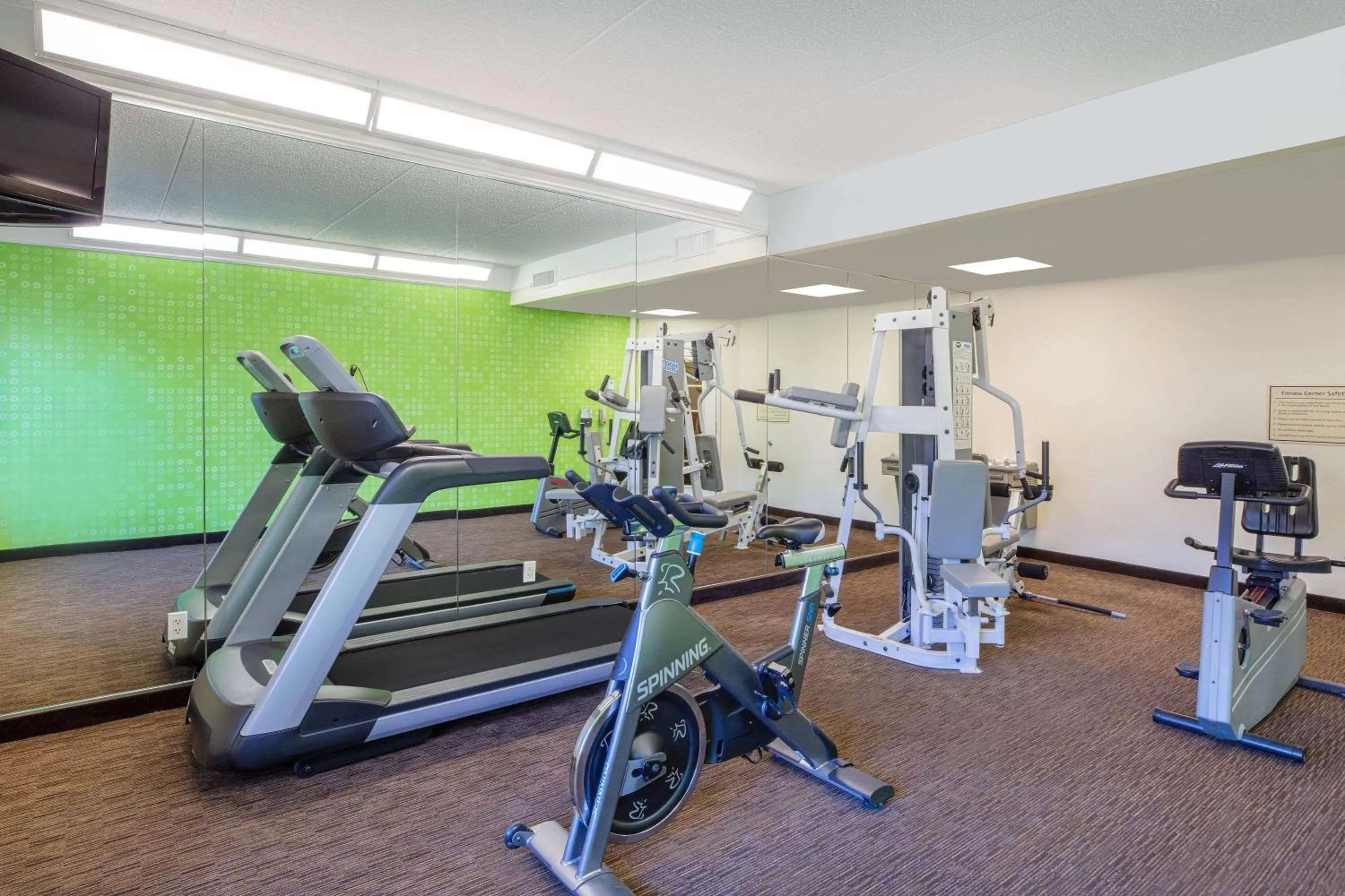Fitness centre/facilities in La Quinta Inn and Suites by Wyndham, Ocala