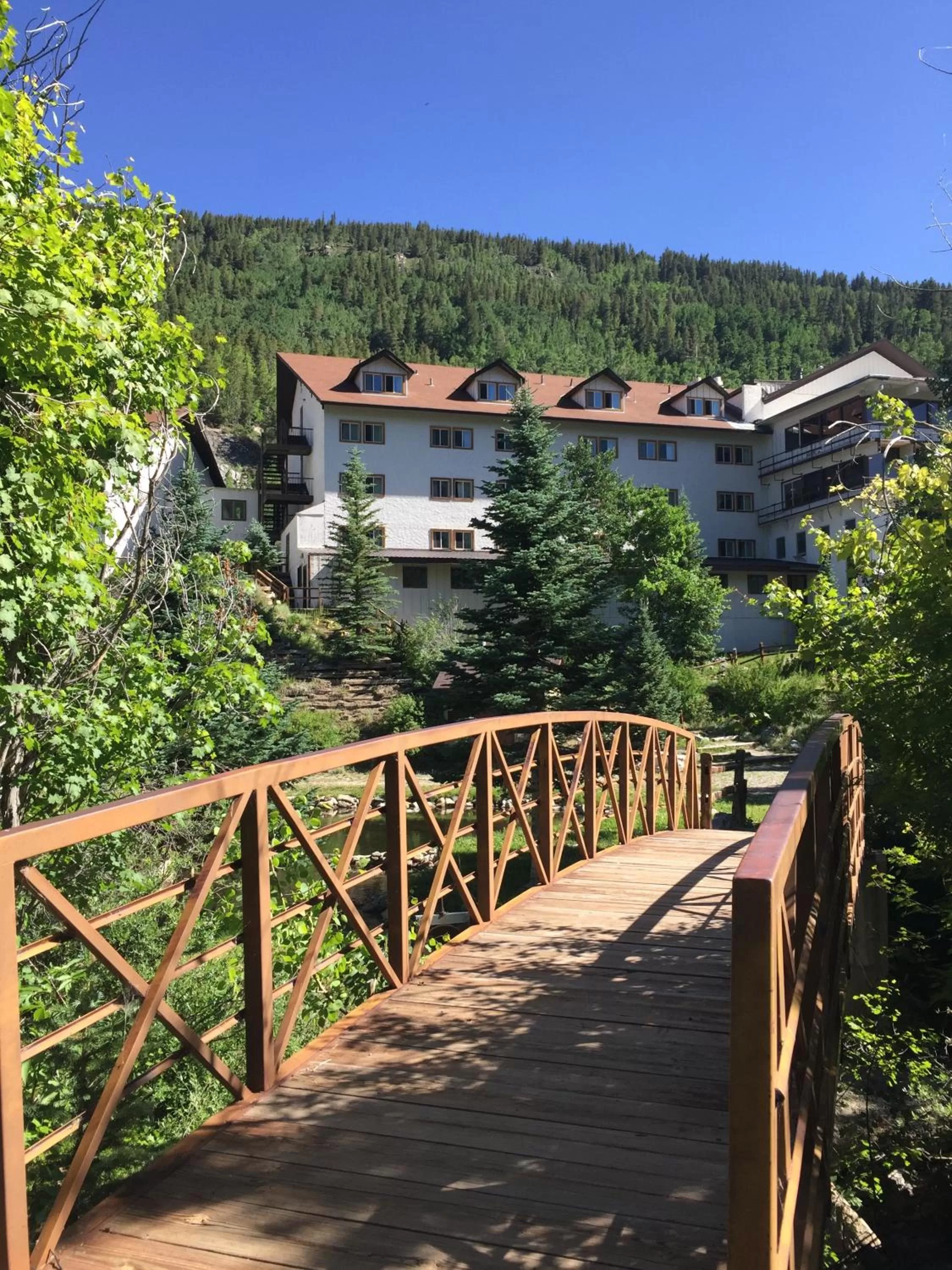 Property building in Monarch Mountain Lodge