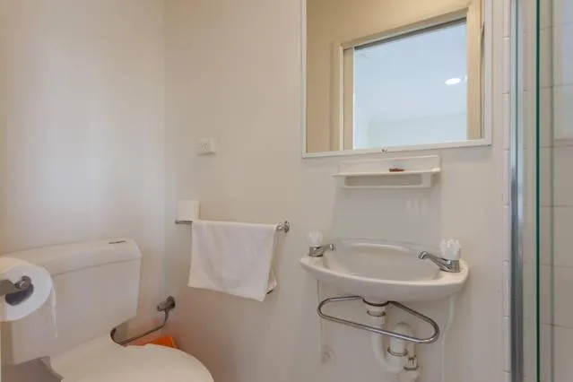 Toilet in H & D Apartments