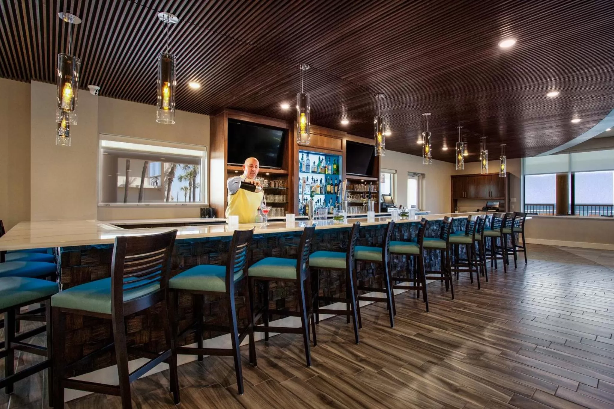 Lounge or bar in Holiday Inn Hotel & Suites Daytona Beach On The Ocean by IHG