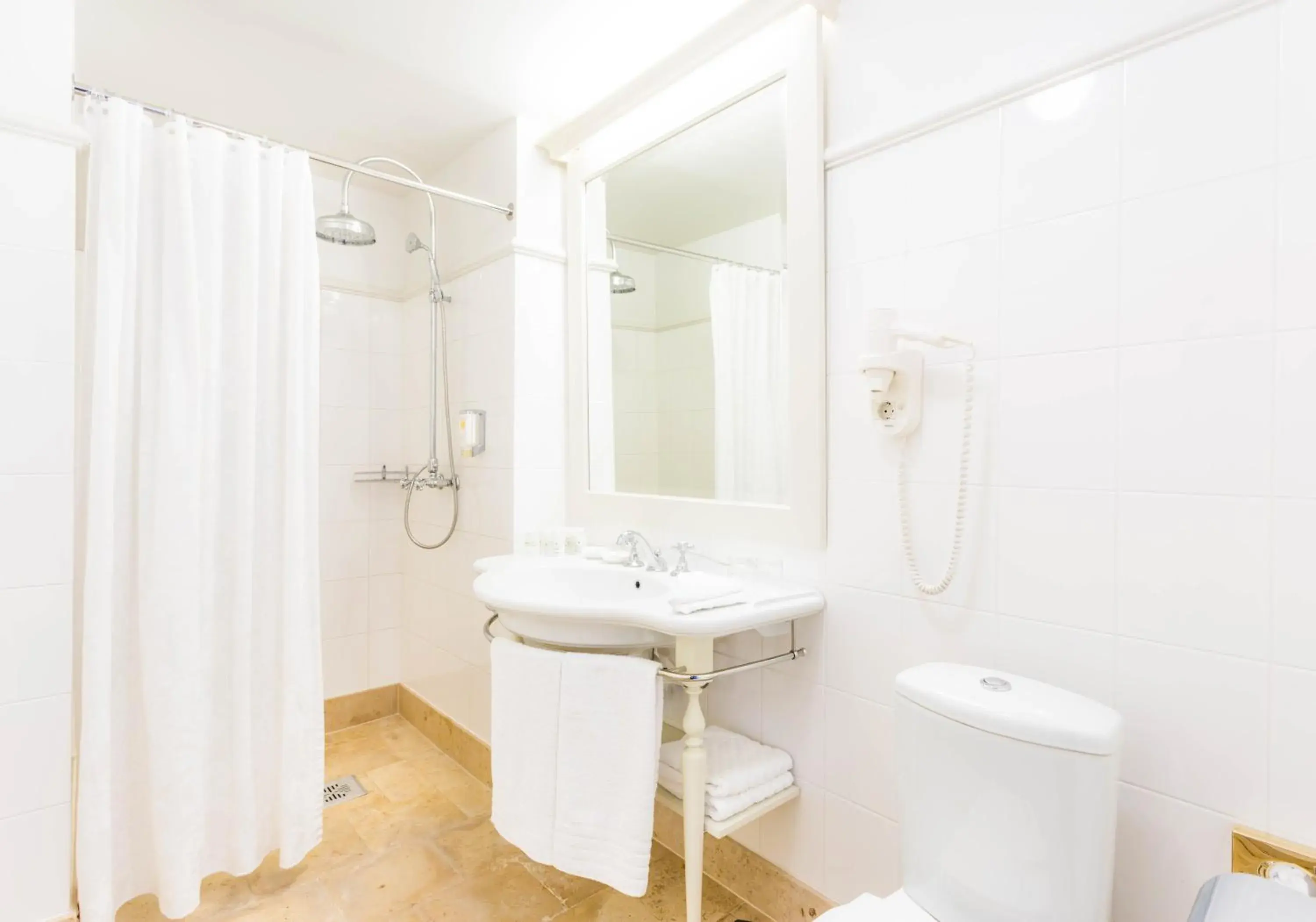 Sky Parlor Double or Twin Room - single occupancy in Villa Ammende Restaurant and Hotel Sky Parlor Double or Twin Room - single occupancy in Villa Ammende Restaurant and Hotel