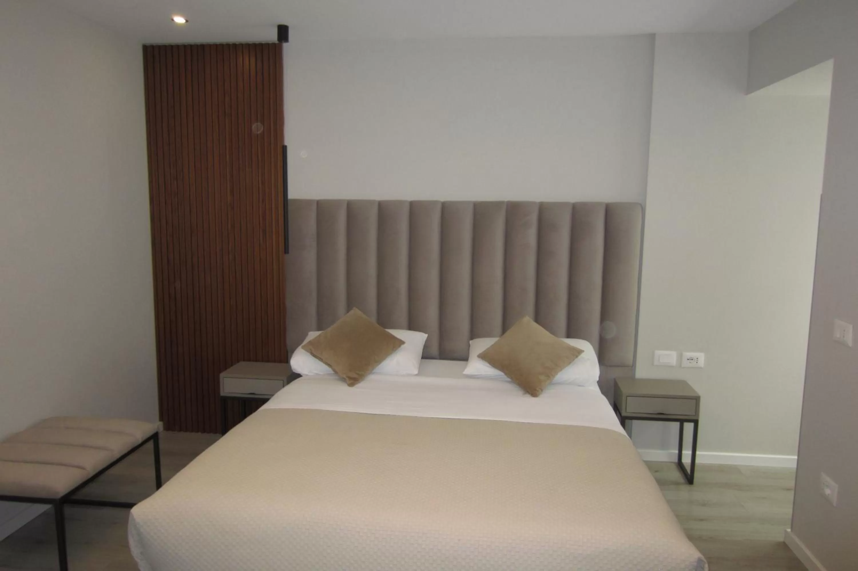 Bedroom, Bed in Freddy's Hotel