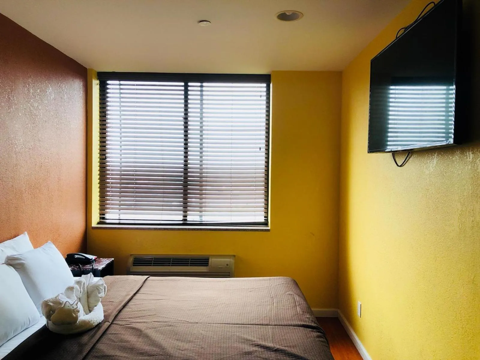 Bedroom, Bed in The Vue Express @ 39th Street