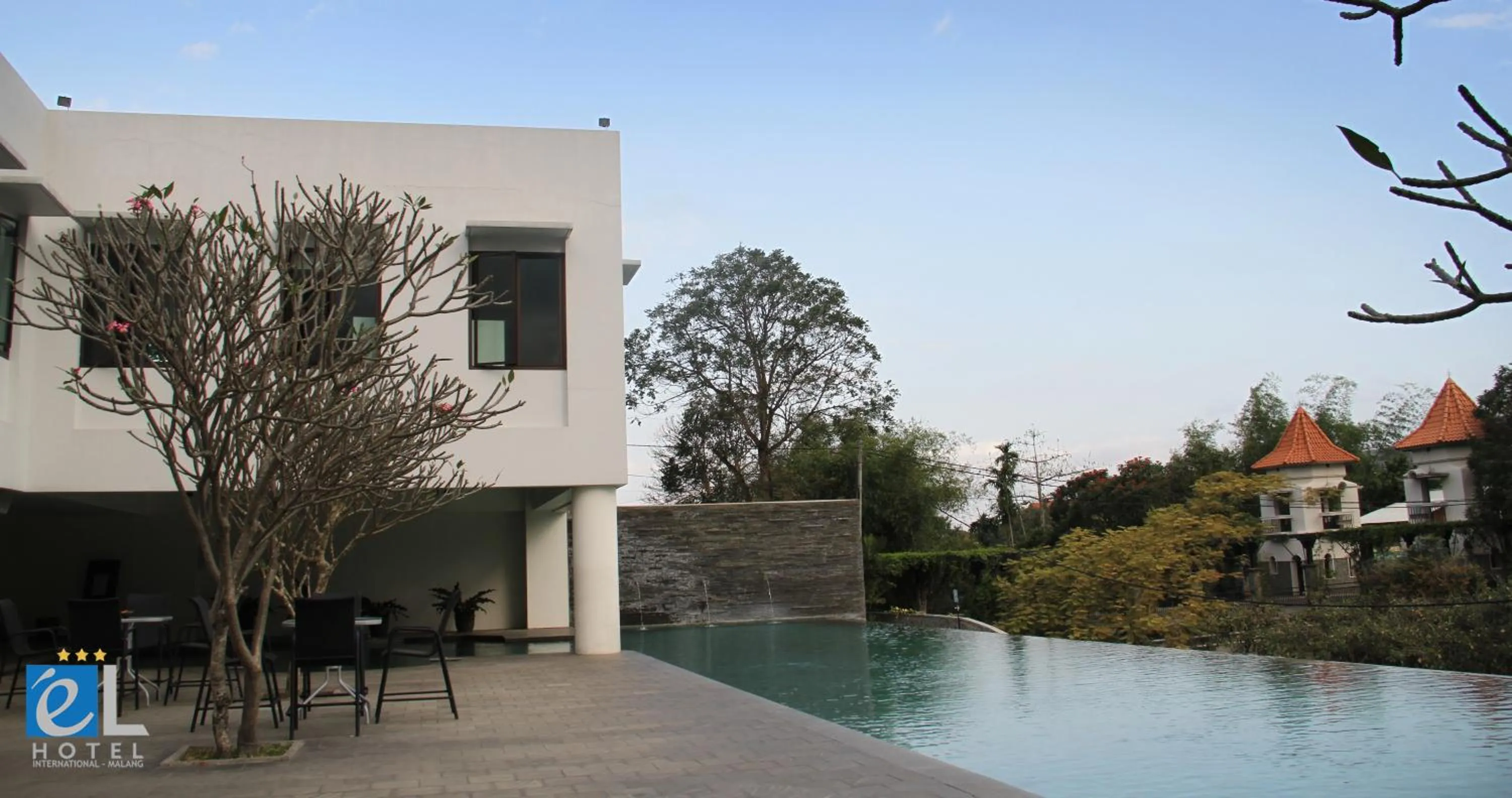 Swimming pool in eL Hotel Malang