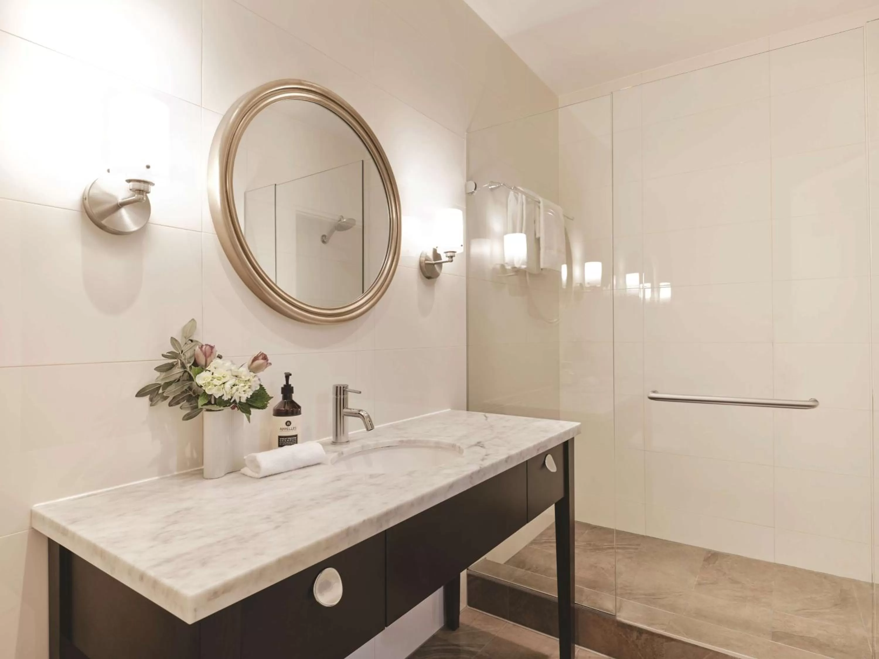 Bathroom in Rendezvous Hotel Melbourne