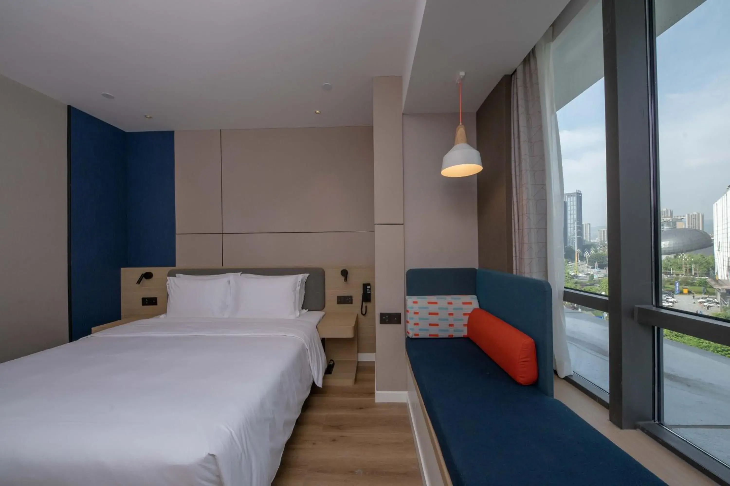 Standard King Room in Holiday Inn Express Chongqing Caiyun Lake by IHG Standard King Room in Holiday Inn Express Chongqing Caiyun Lake by IHG