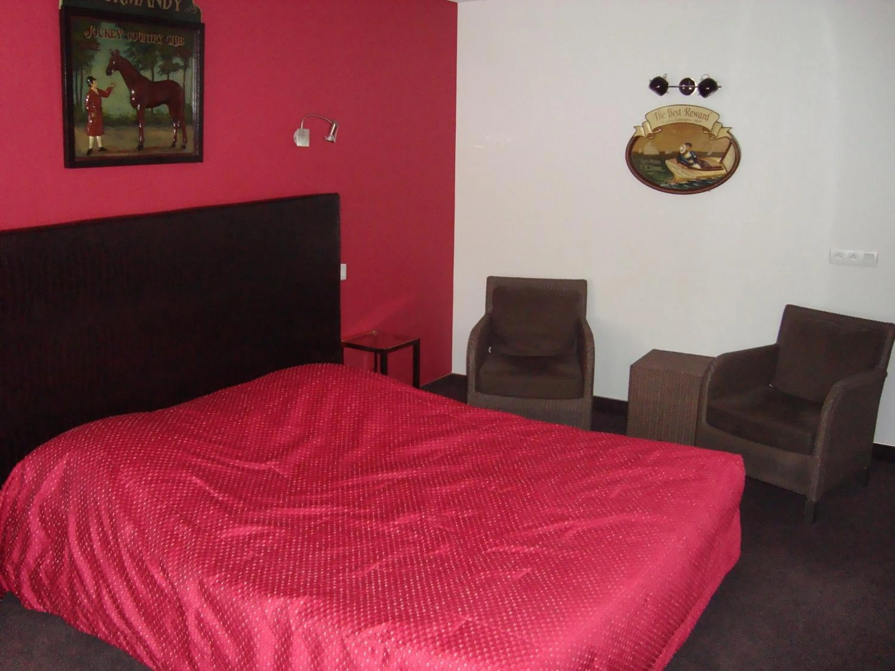 Bed in Hôtel de La Croix d'Or