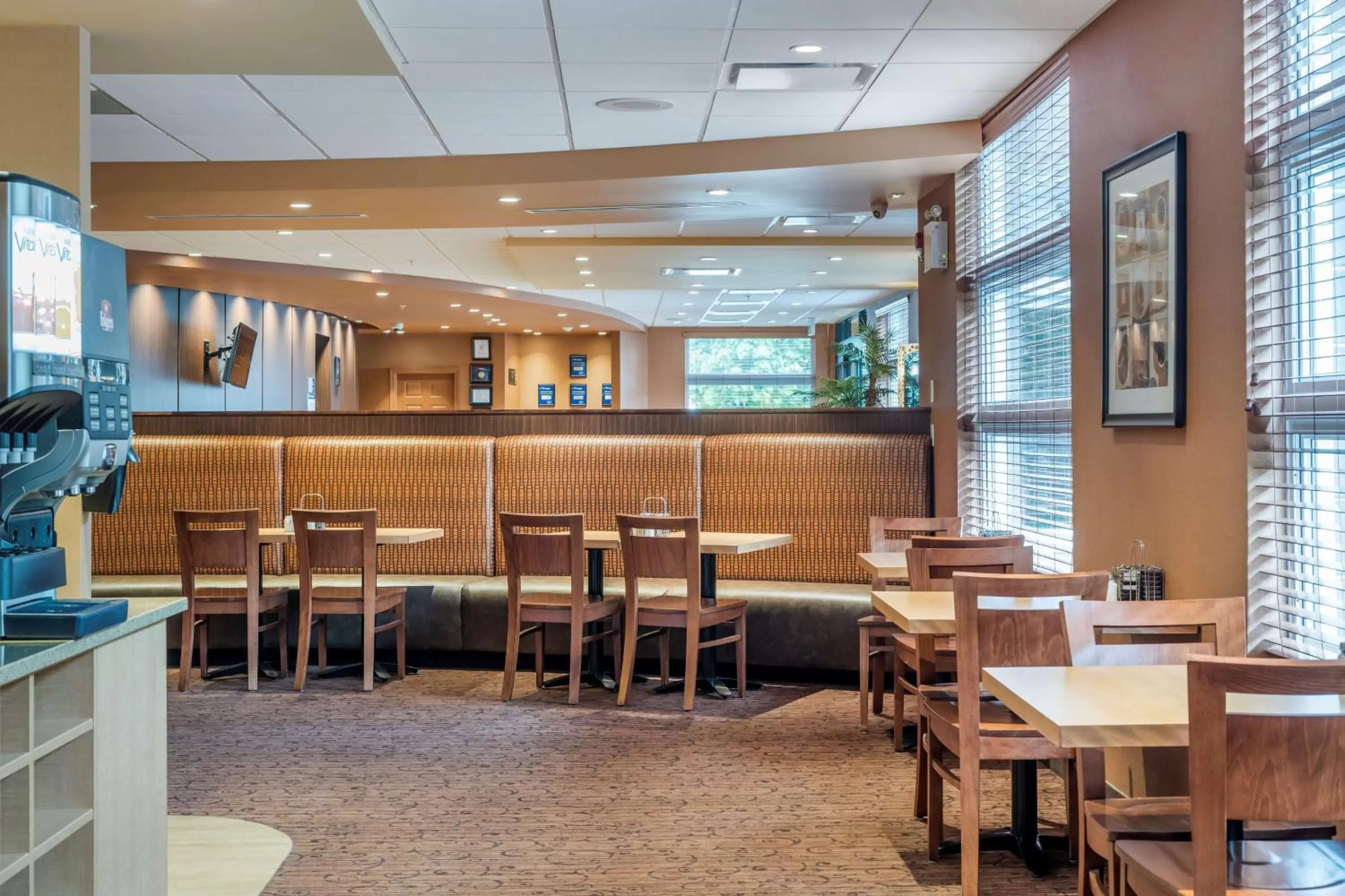 Breakfast in Best Western Plus, Bathurst Hotel & Suites