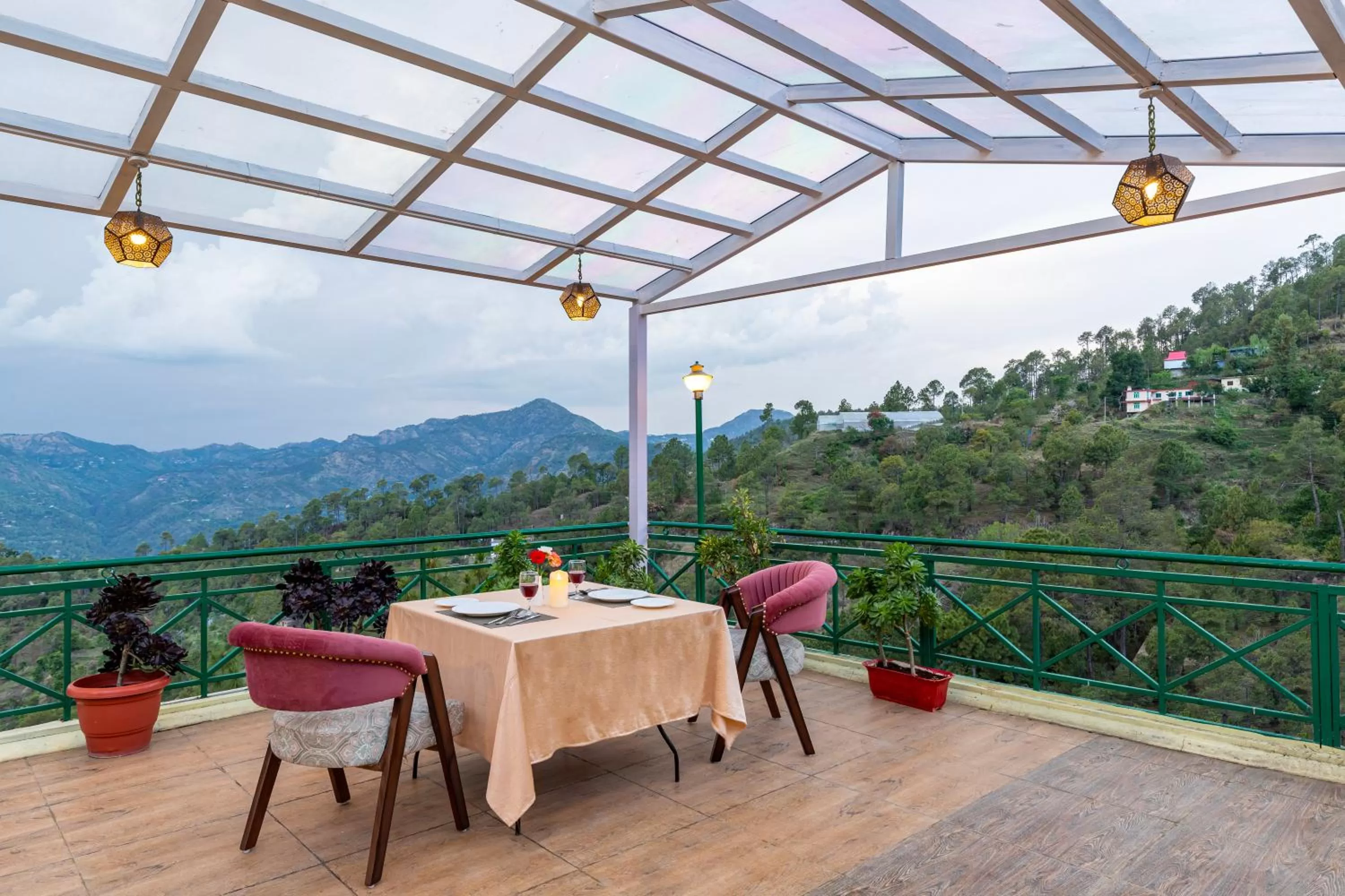 Dining area in Maple Resort Chail