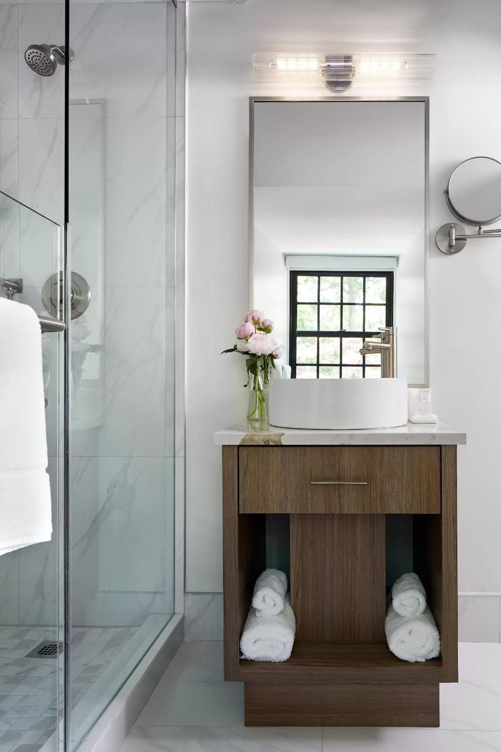 Bathroom in The Glenerin Inn