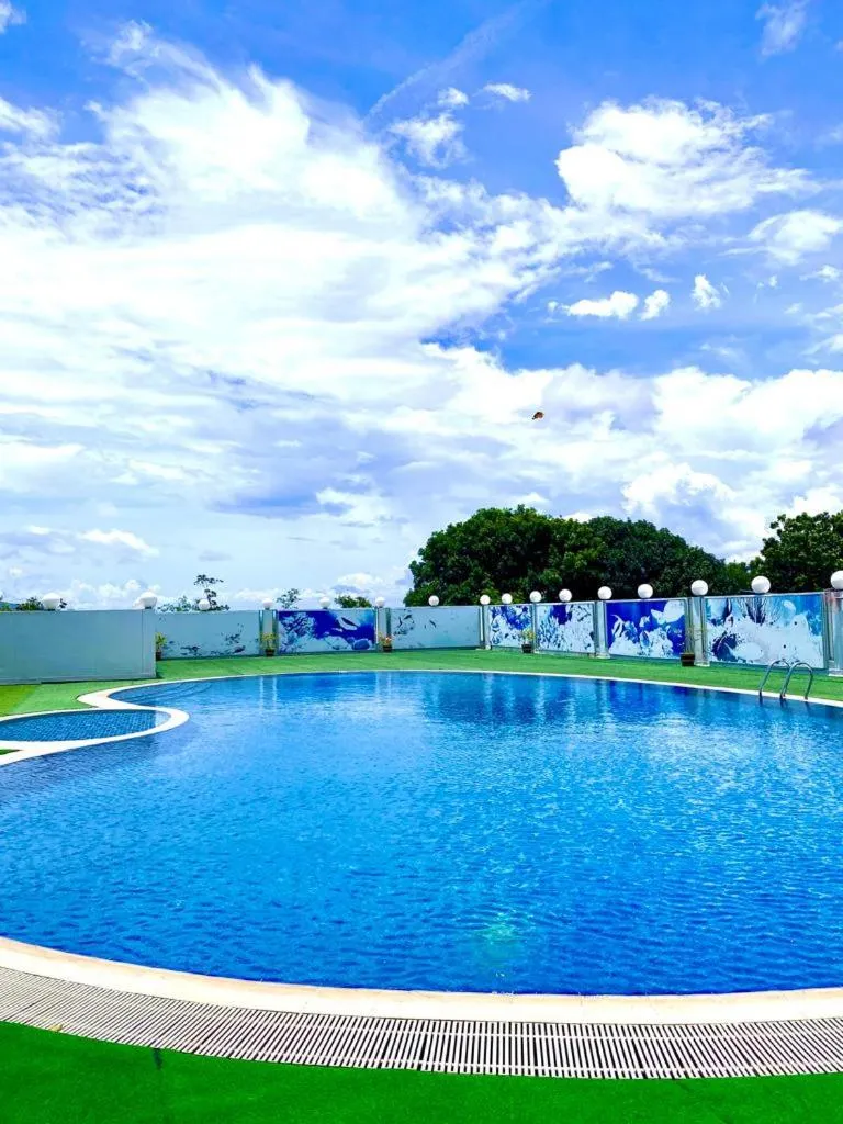 Swimming pool in Park Avenue Hotel Sungai Petani
