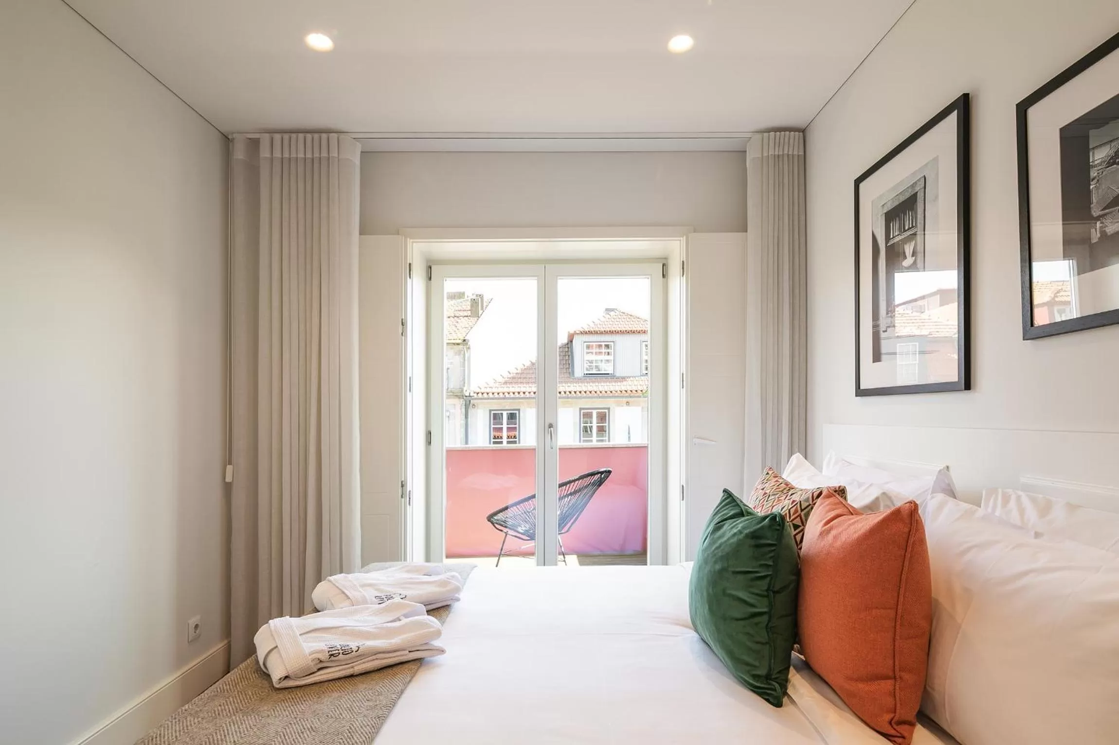 Seating area, Bed in Porto River Infante