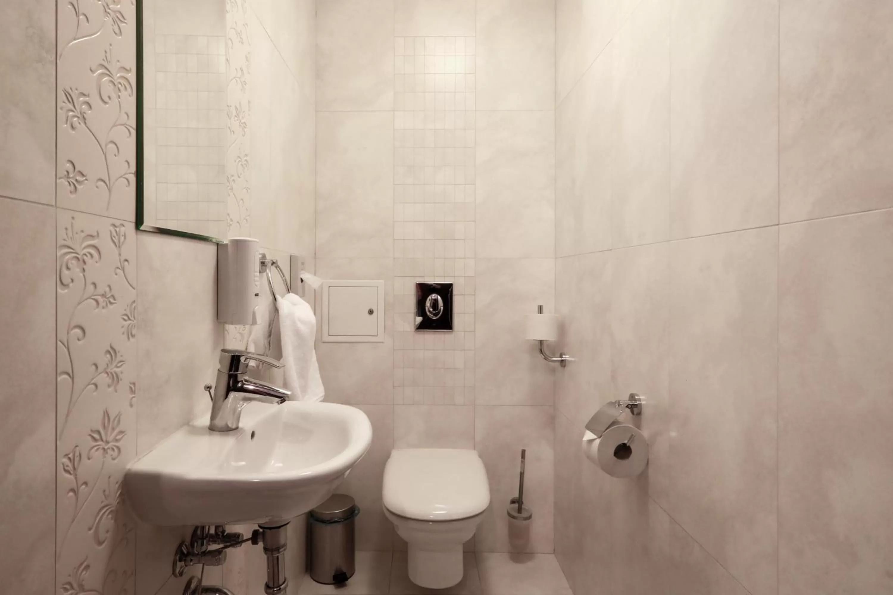 Toilet in Hotel Borowiecki