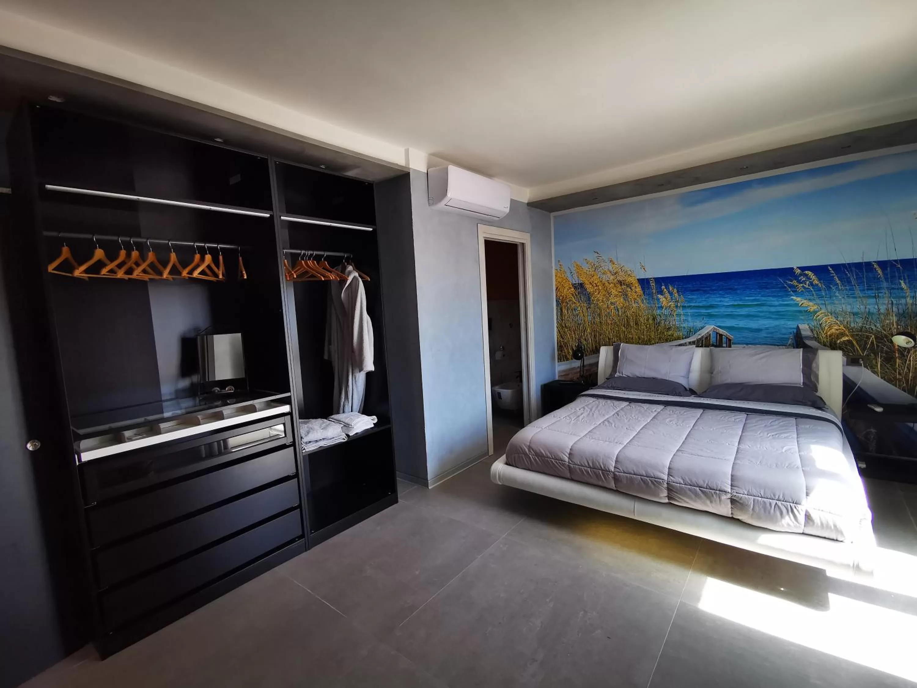 Photo of the whole room, Bed in Relais Du Port