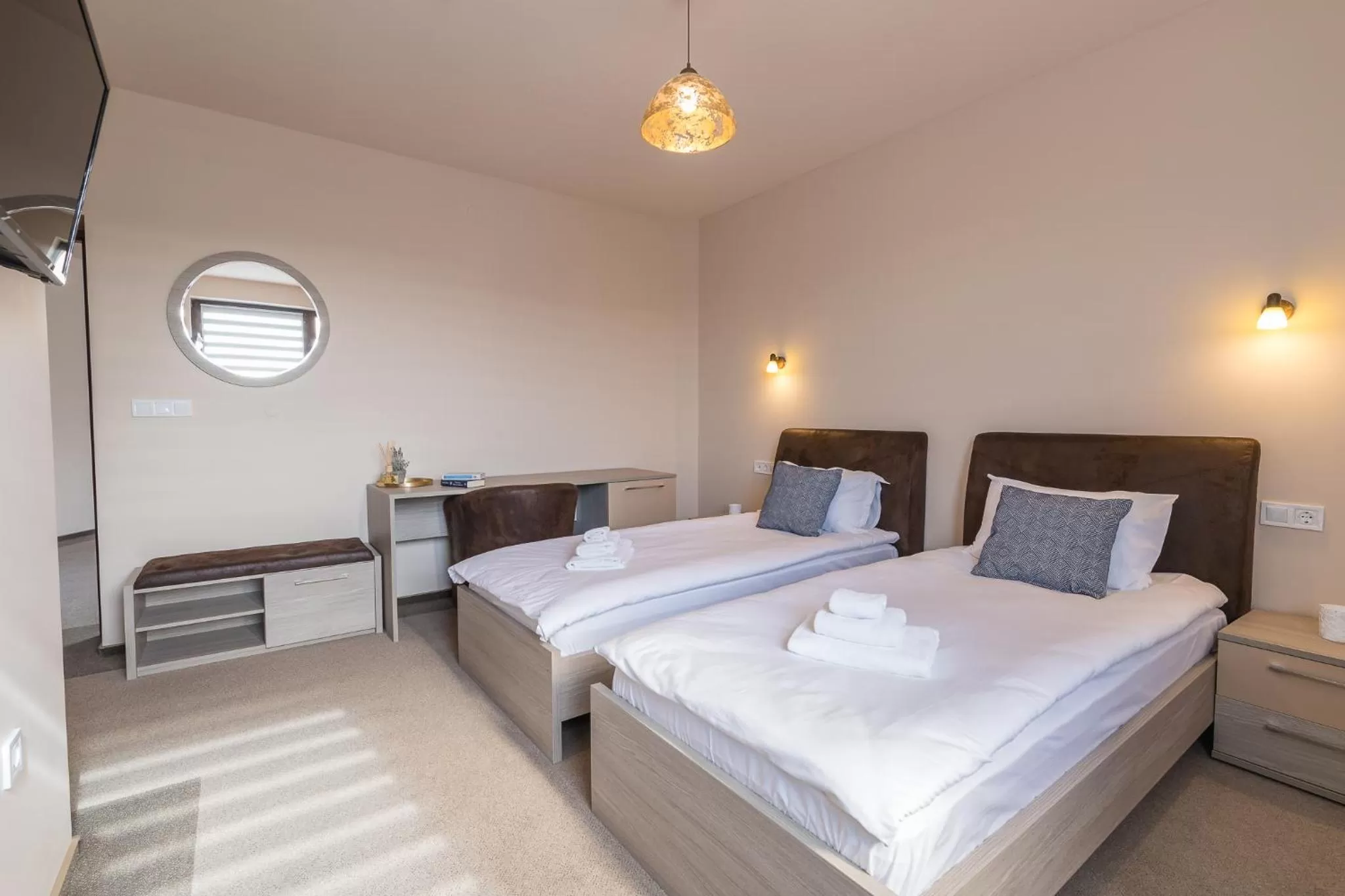 Bed in Pensiunea Select Central