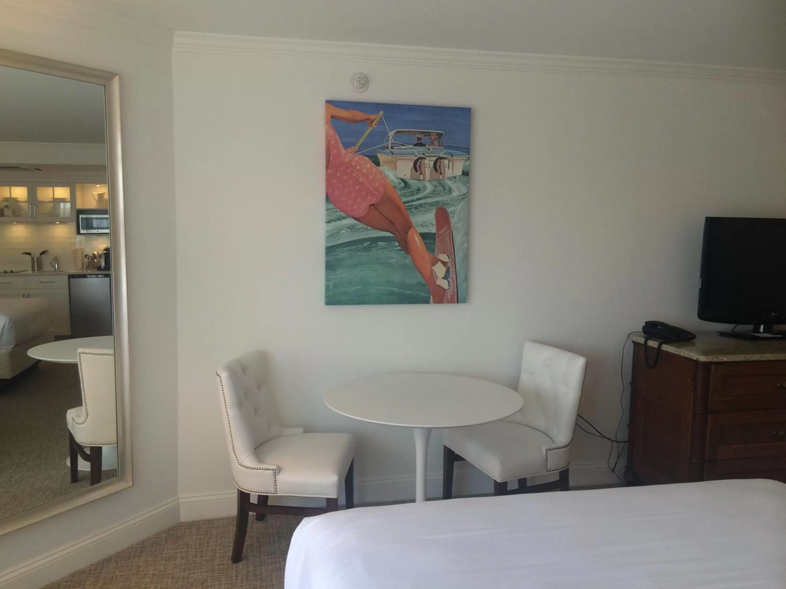 Dining area, Bed in ICONA Avalon