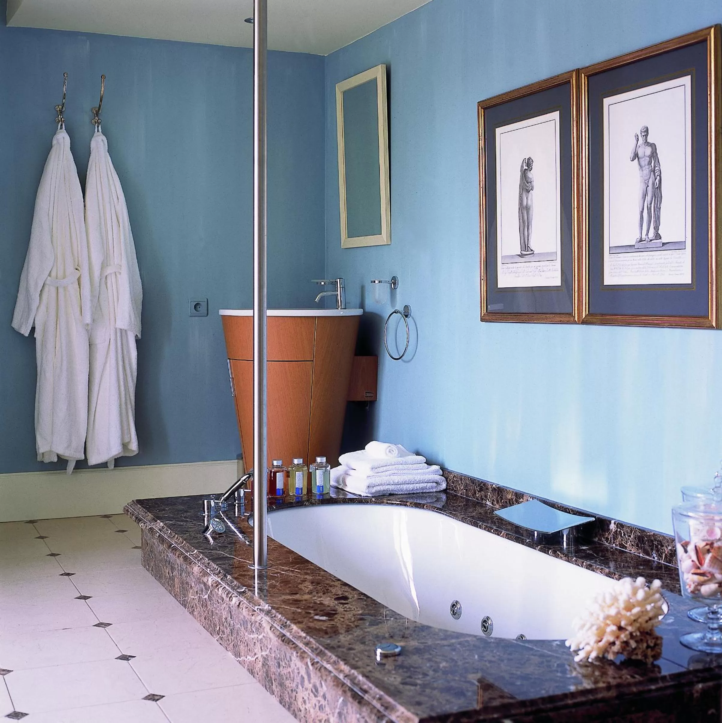 Bathroom in Hotel Recour