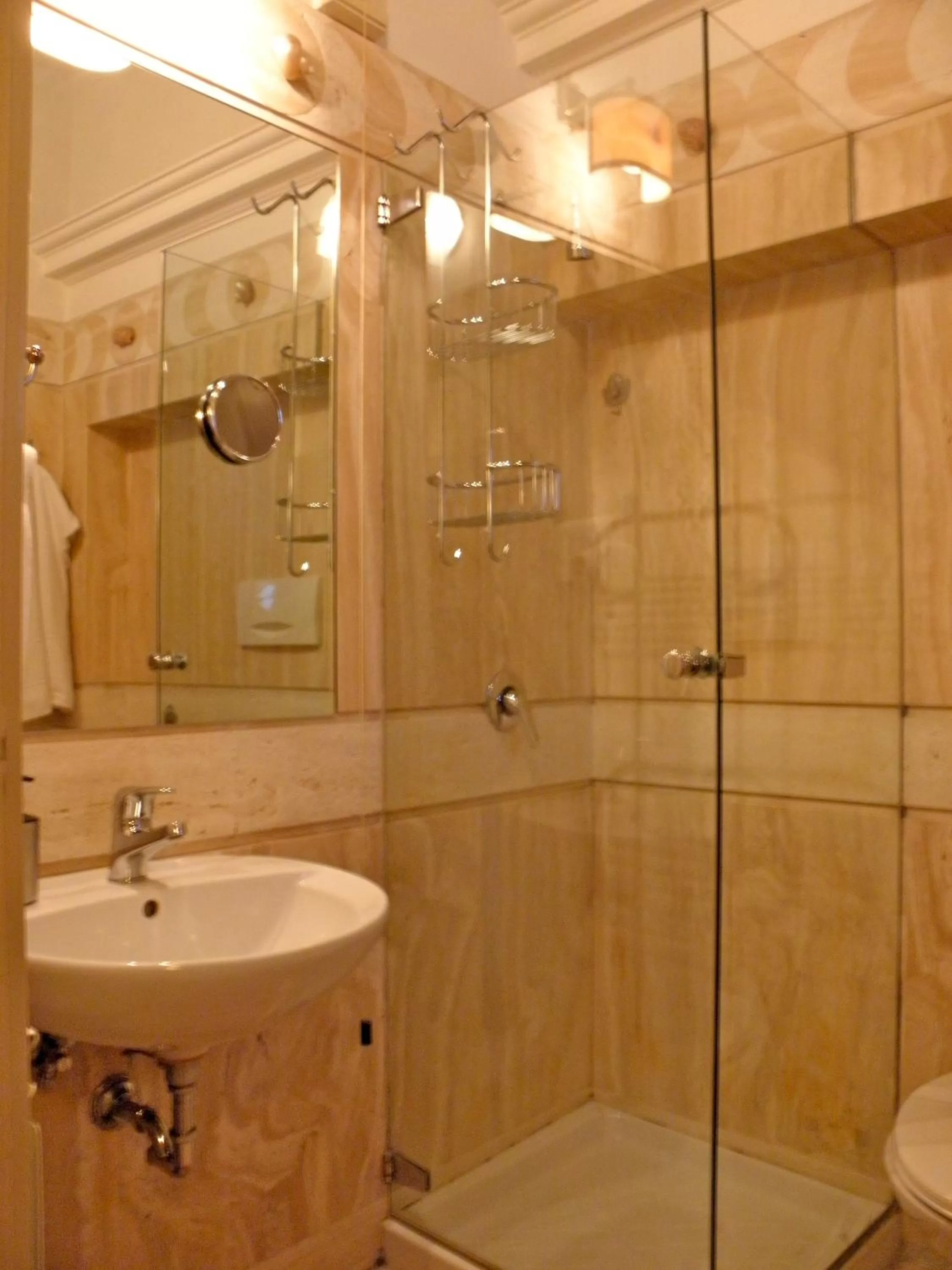 Shower in Residenza Al Corso Suites